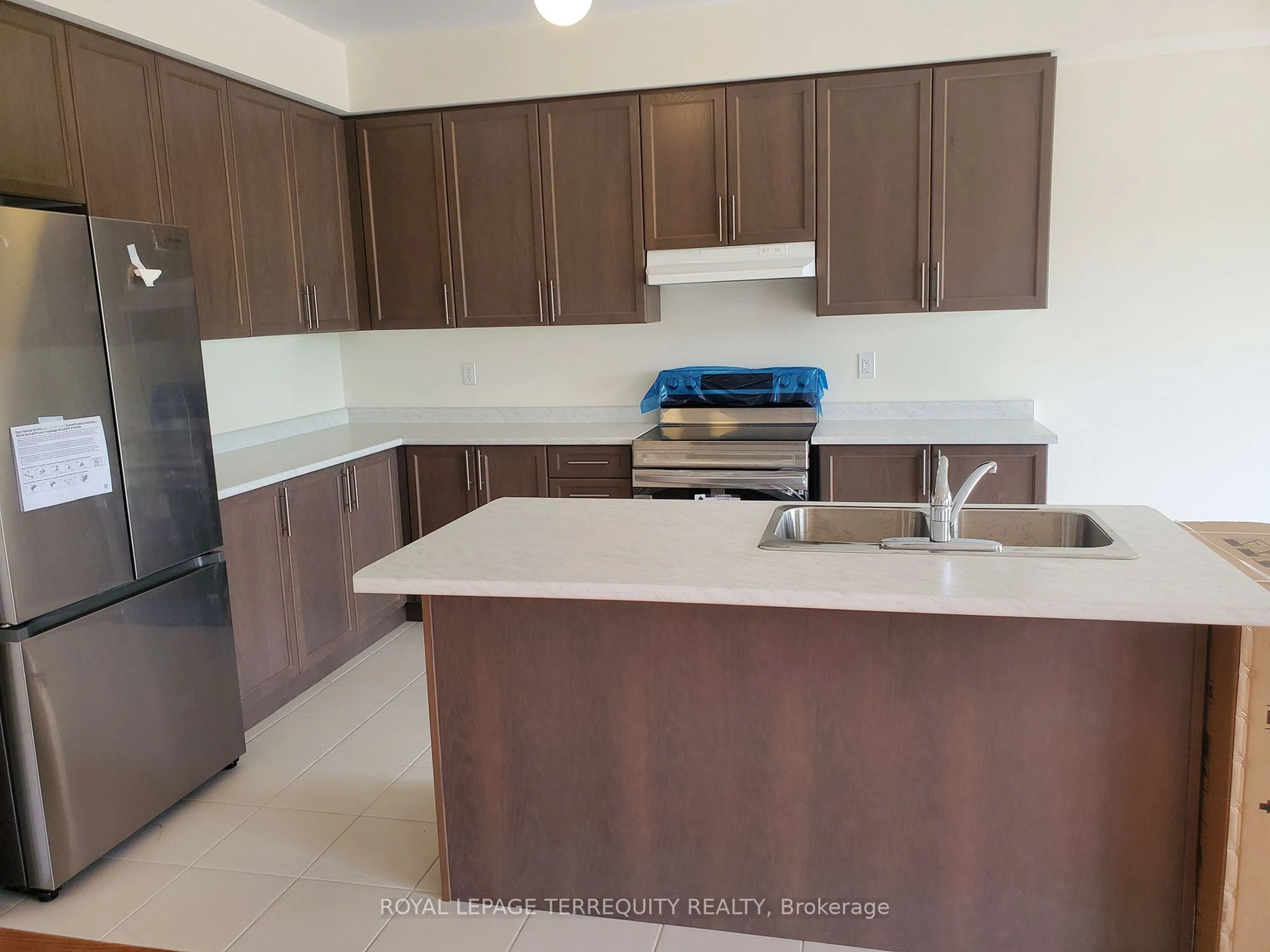 Standard kitchen, unknown for 1095 Skyridge Blvd, Pickering Ontario L1X 0M8