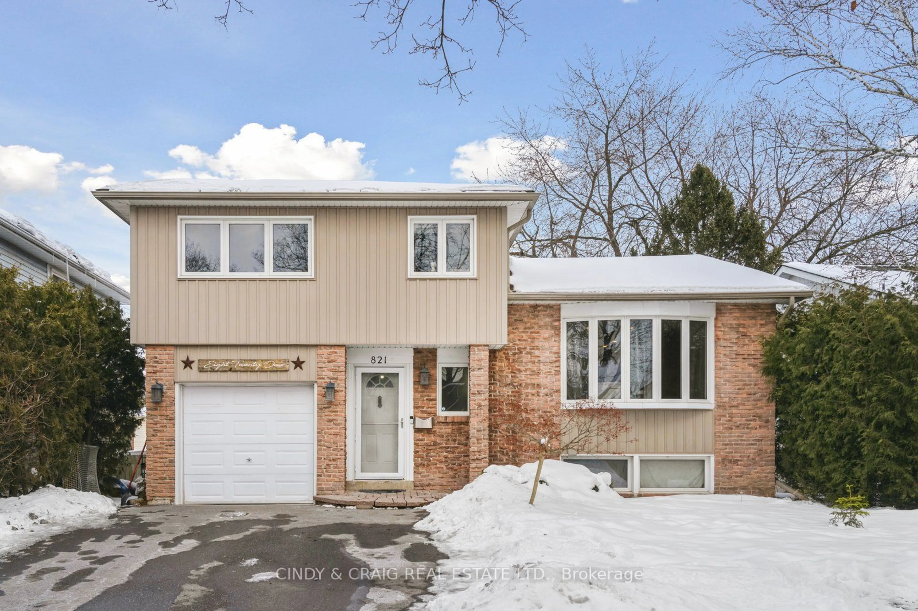 Home with brick exterior material, street for 821 Exeter St, Oshawa Ontario L1G 6P6