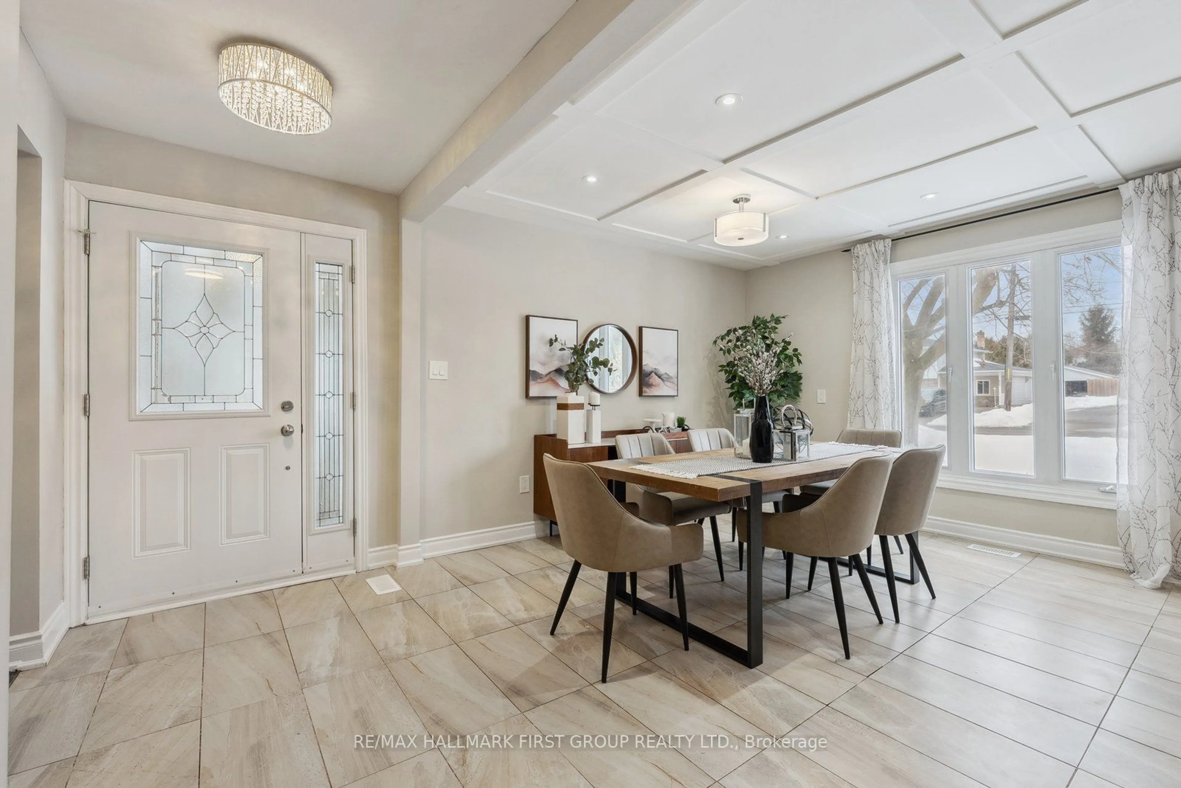 Dining room, ceramic/tile floor for 627 Sunset Blvd, Clarington Ontario L1B 1C9