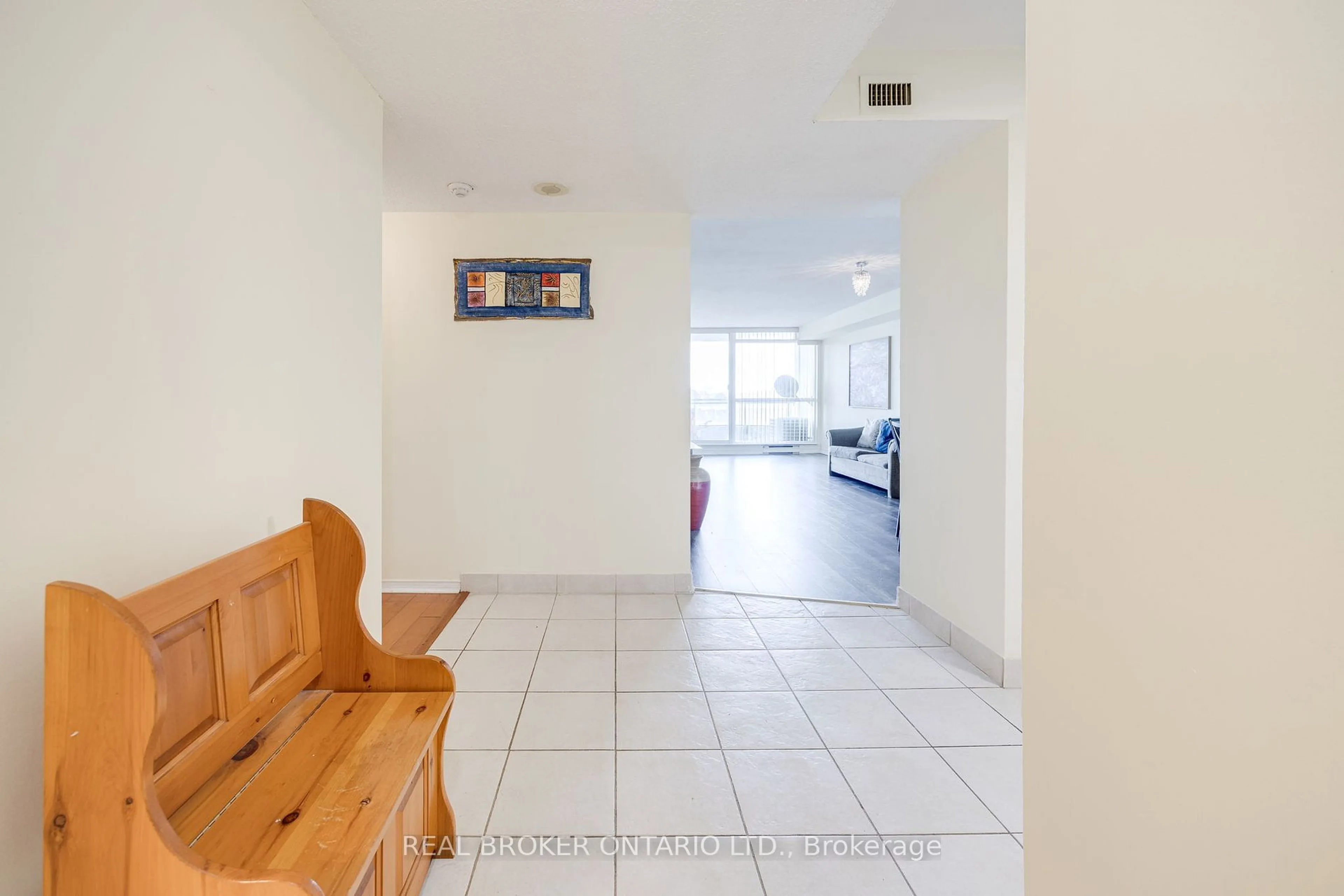 Indoor foyer for 4727 Sheppard Ave #608, Toronto Ontario M1S 5B3