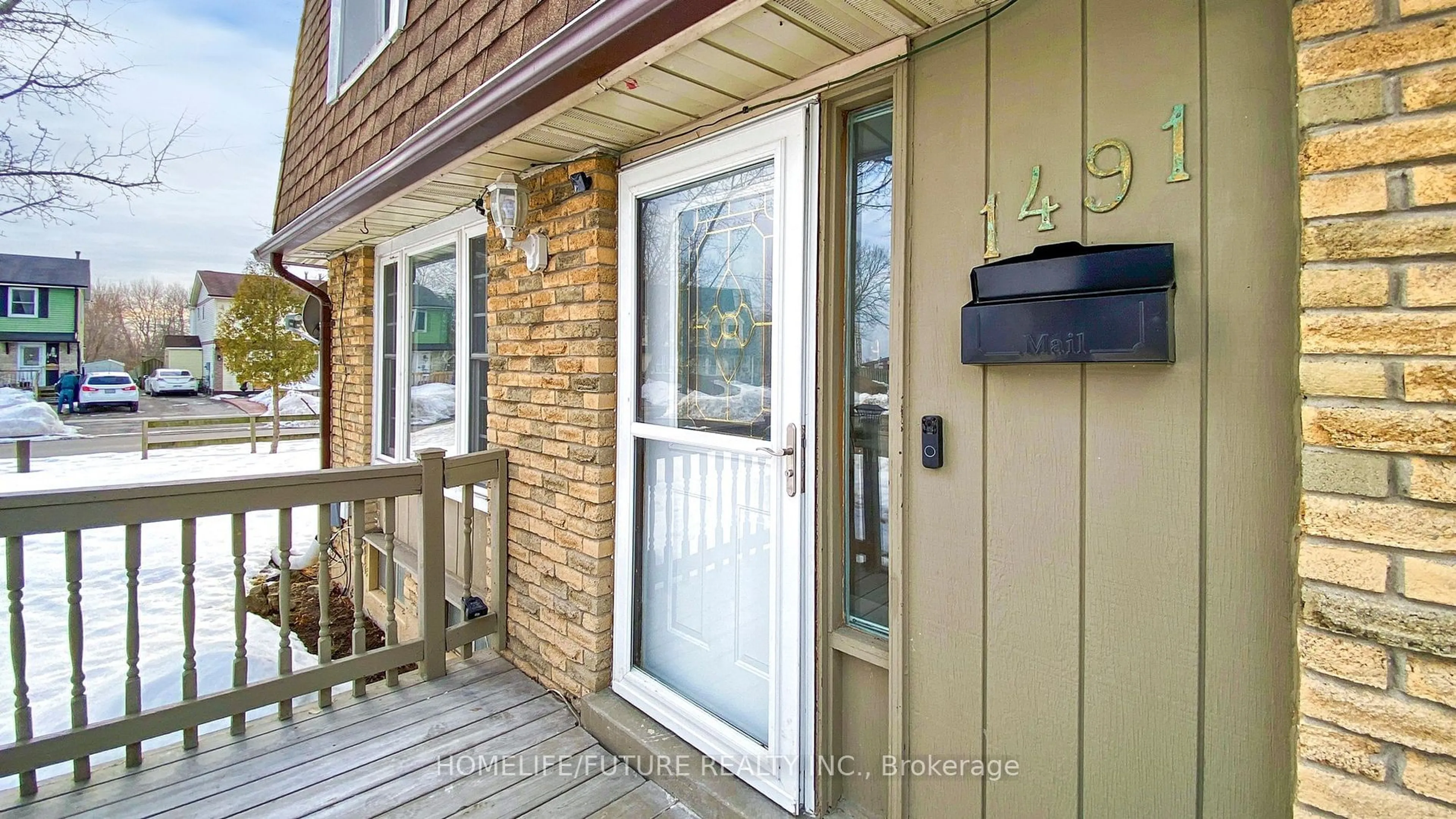 Indoor entryway for 1491 Wecker Dr, Oshawa Ontario L1J 6N3