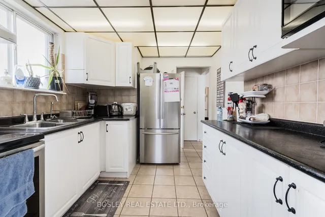 Additional property image - 11 Trinnell Blvd