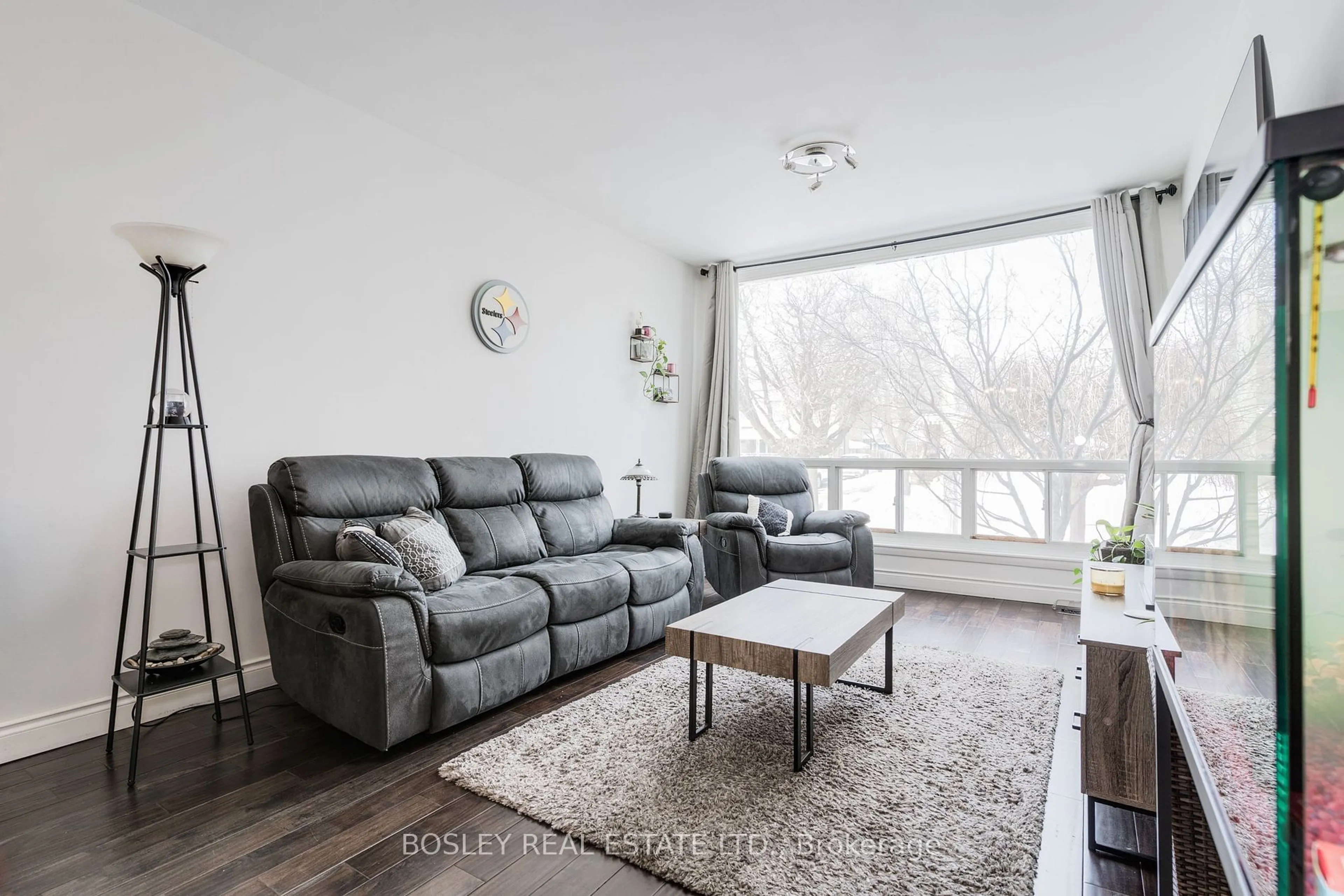 Living room with furniture, wood/laminate floor for 11 Trinnell Blvd, Toronto Ontario M1L 1S4