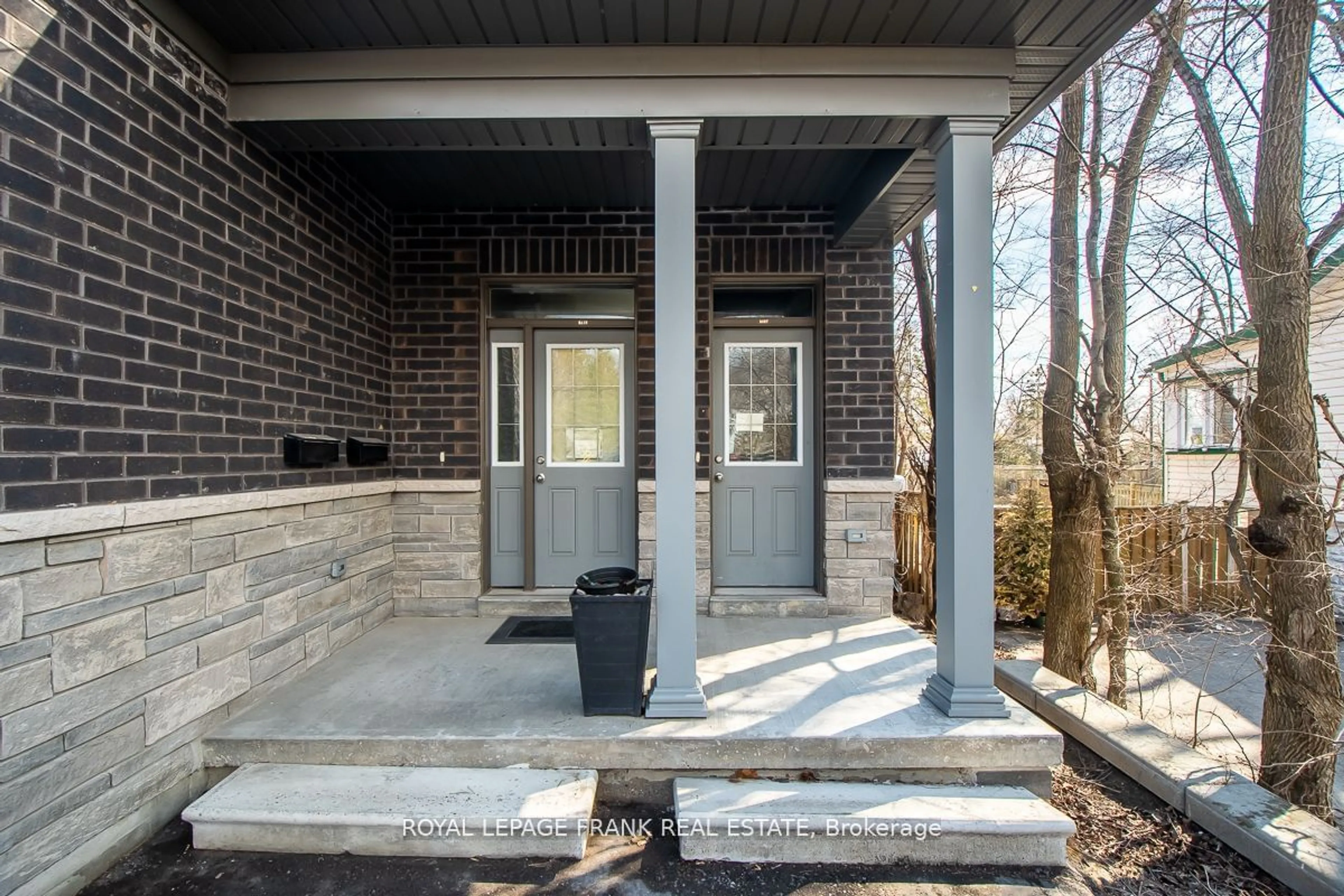 Indoor entryway for 805B Dundas St, Whitby Ontario L1N 2N6