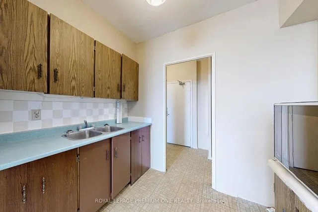 Additional property image - 1 Massey Sq Unit PH19
