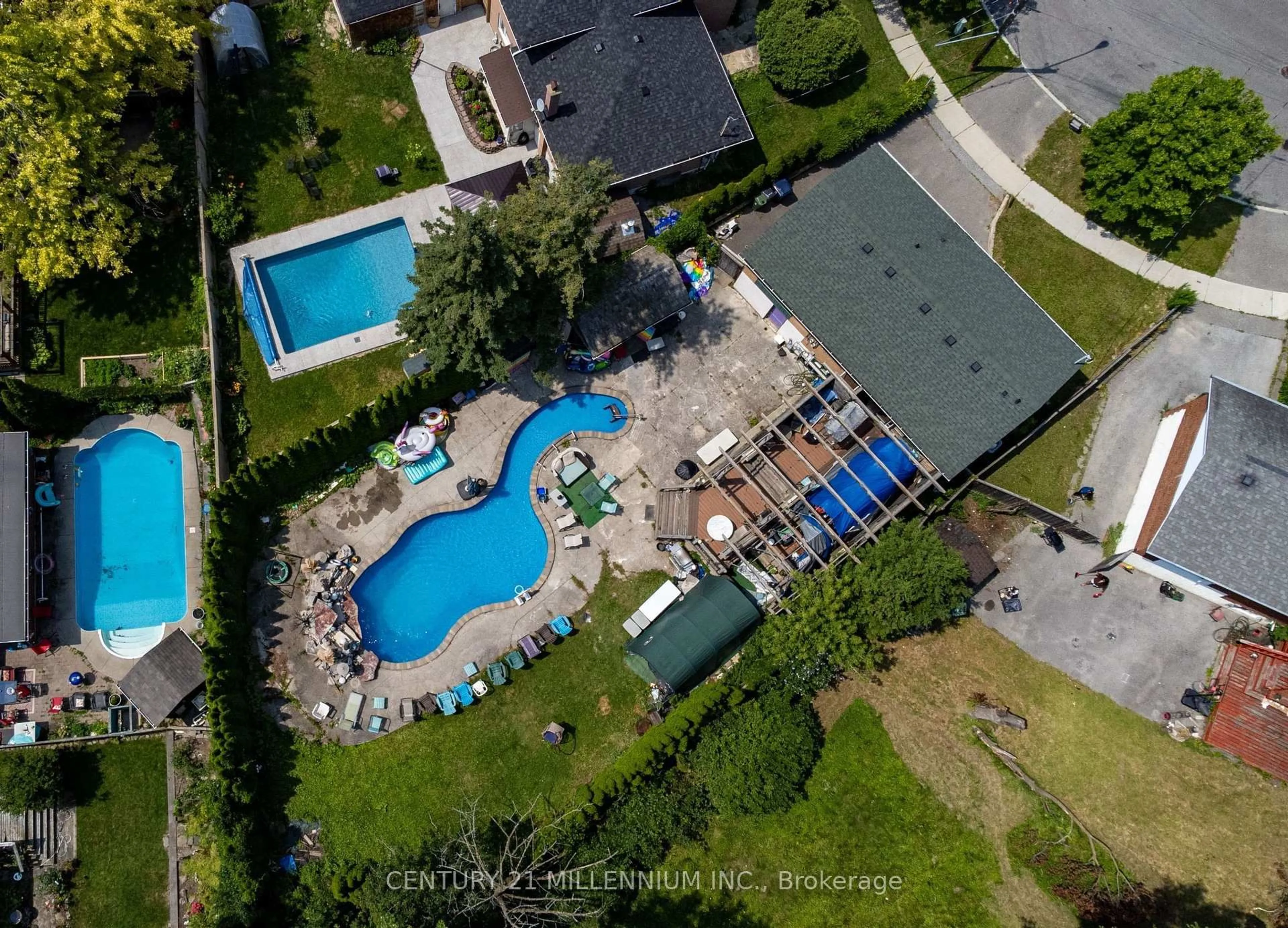 A pic from outside/outdoor area/front of a property/back of a property/a pic from drone, unknown for 15 Benary Cres, Toronto Ontario M1H 1K9