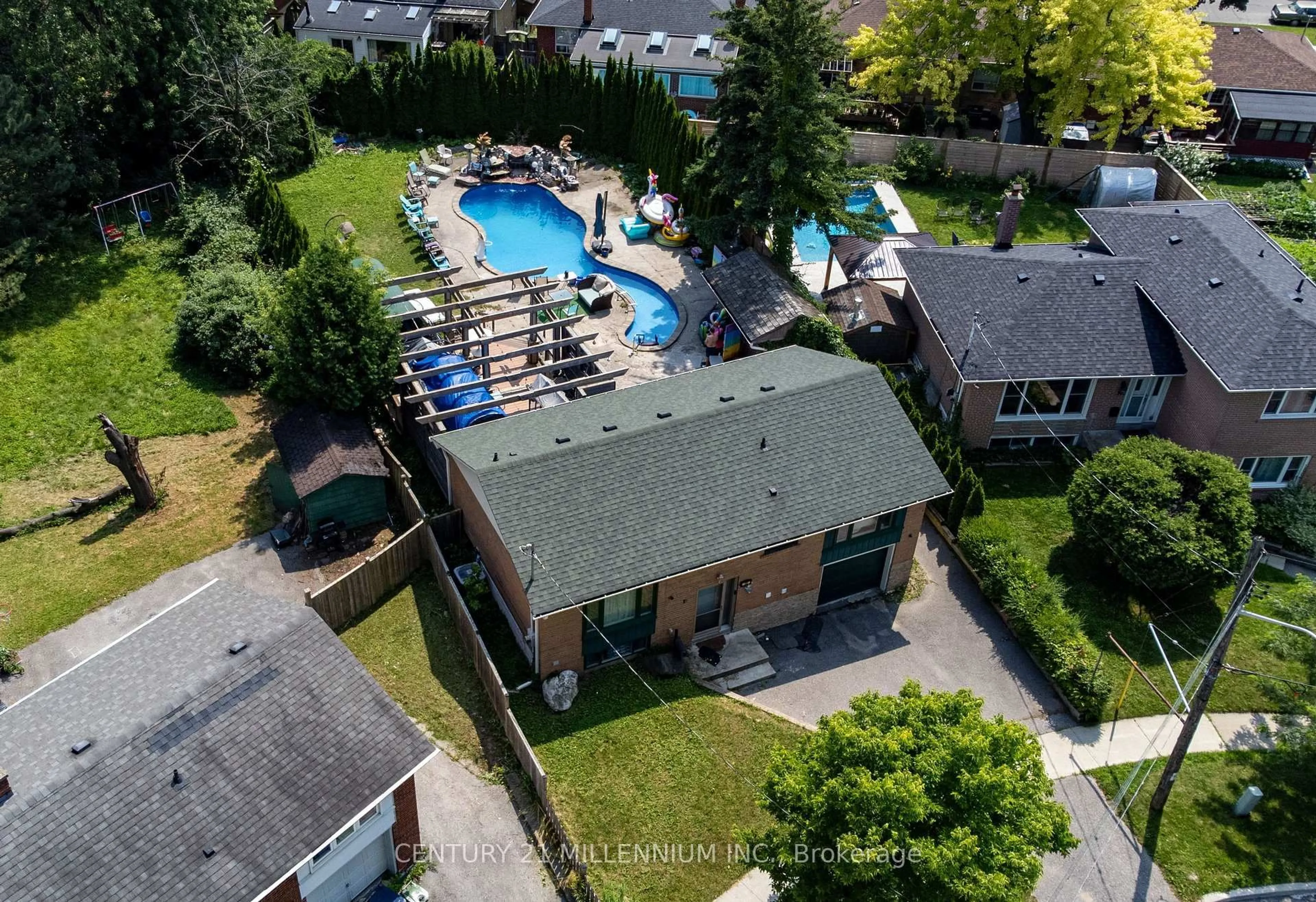 A pic from outside/outdoor area/front of a property/back of a property/a pic from drone, unknown for 15 Benary Cres, Toronto Ontario M1H 1K9