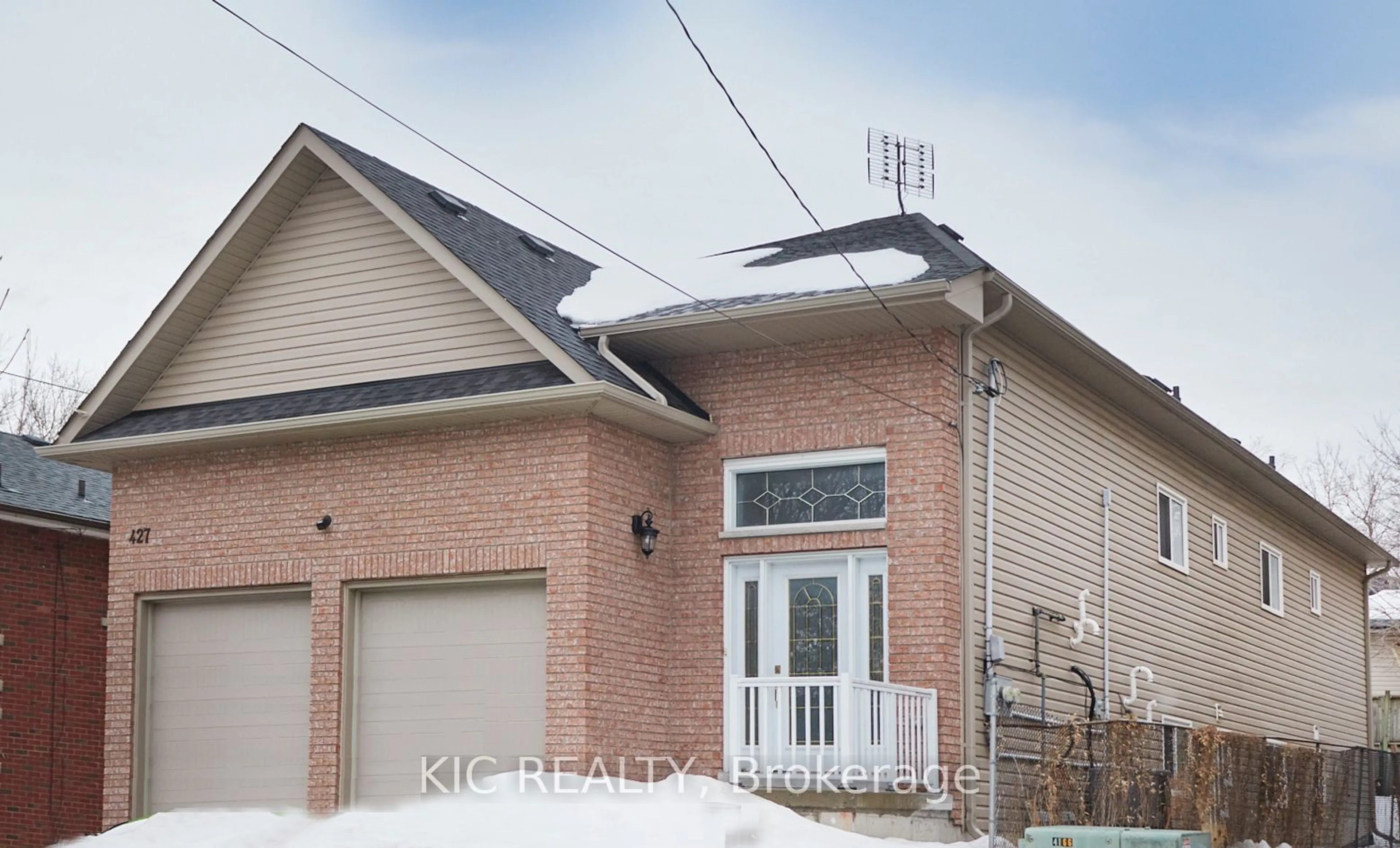 Home with brick exterior material, street for 427 CENTRE St, Oshawa Ontario L1H 4C1