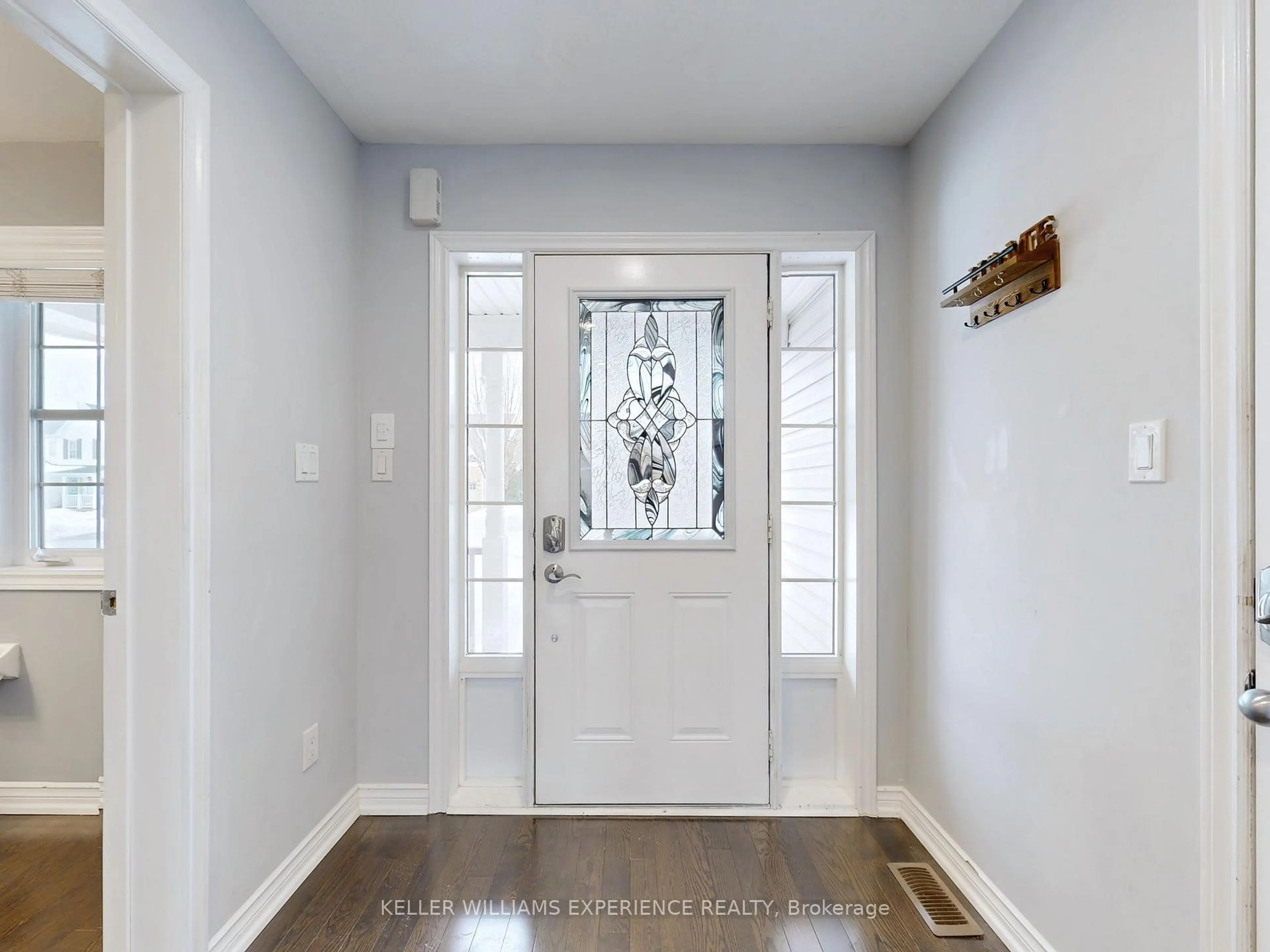 Indoor entryway for 1201 Stire St, Oshawa Ontario L1K 0G6