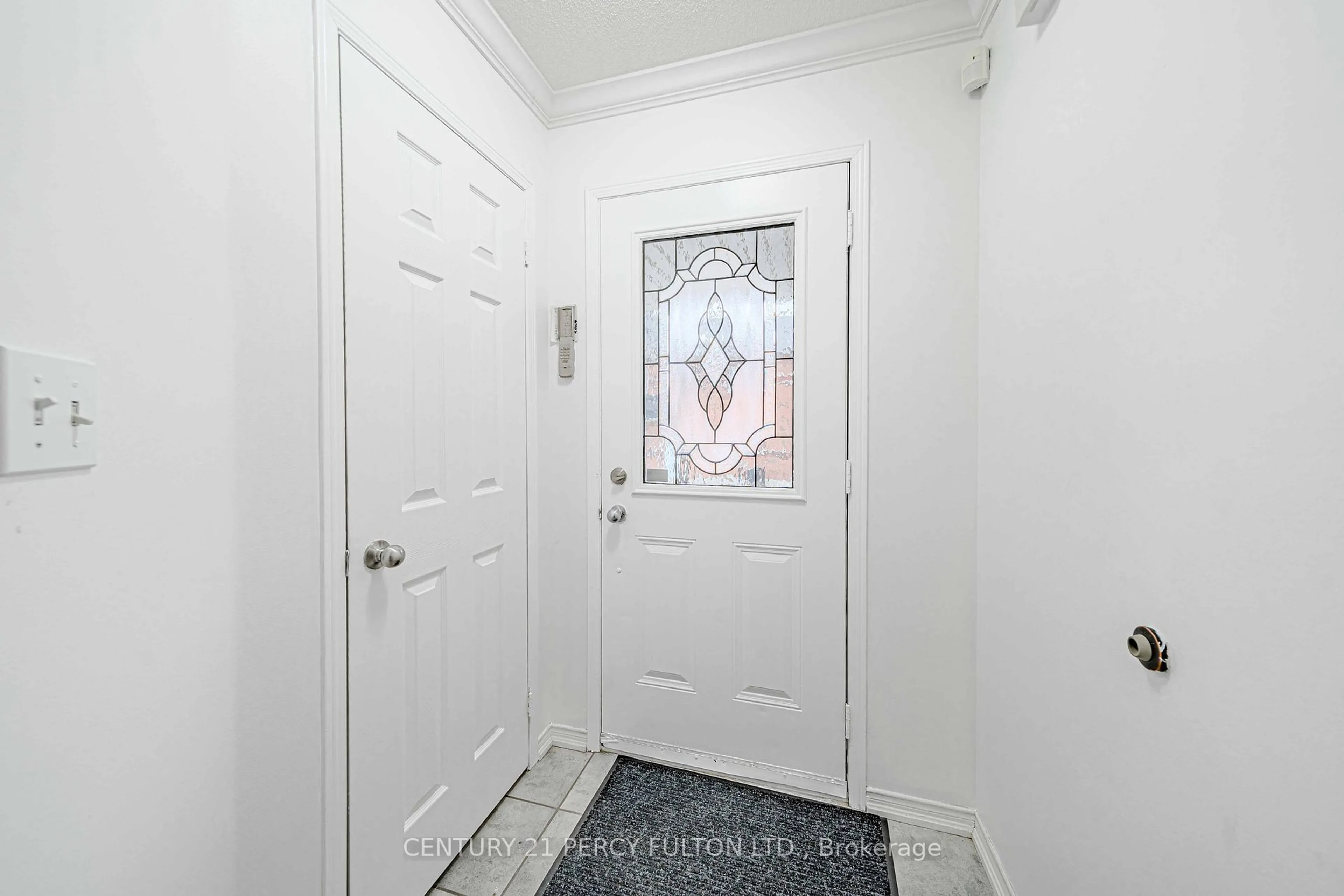 Indoor entryway for 6 Arbuckle Way, Whitby Ontario L1N 0C3