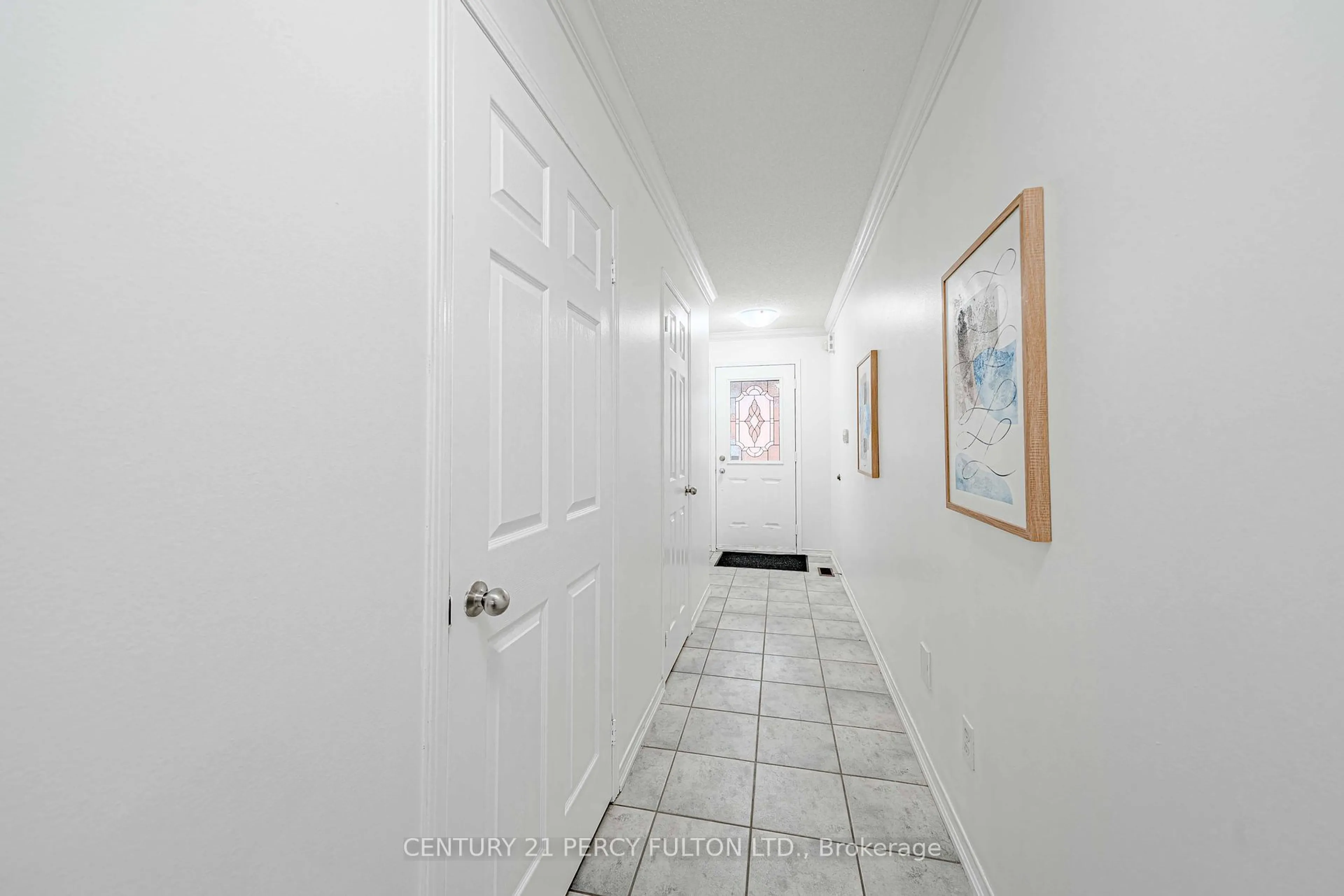 Indoor foyer for 6 Arbuckle Way, Whitby Ontario L1N 0C3