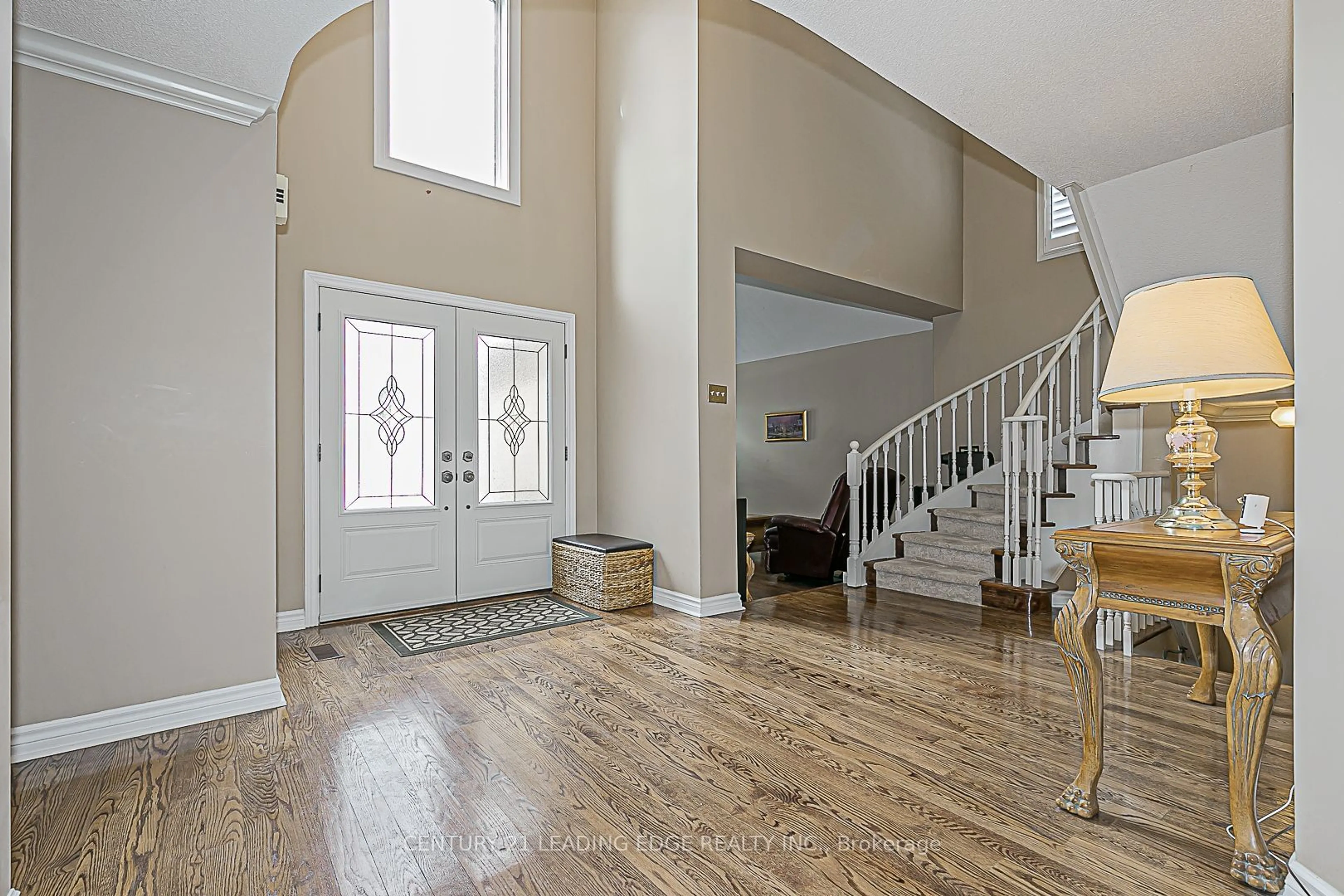 Indoor entryway for 30 WIGSTON Crt, Whitby Ontario L1R 2B9