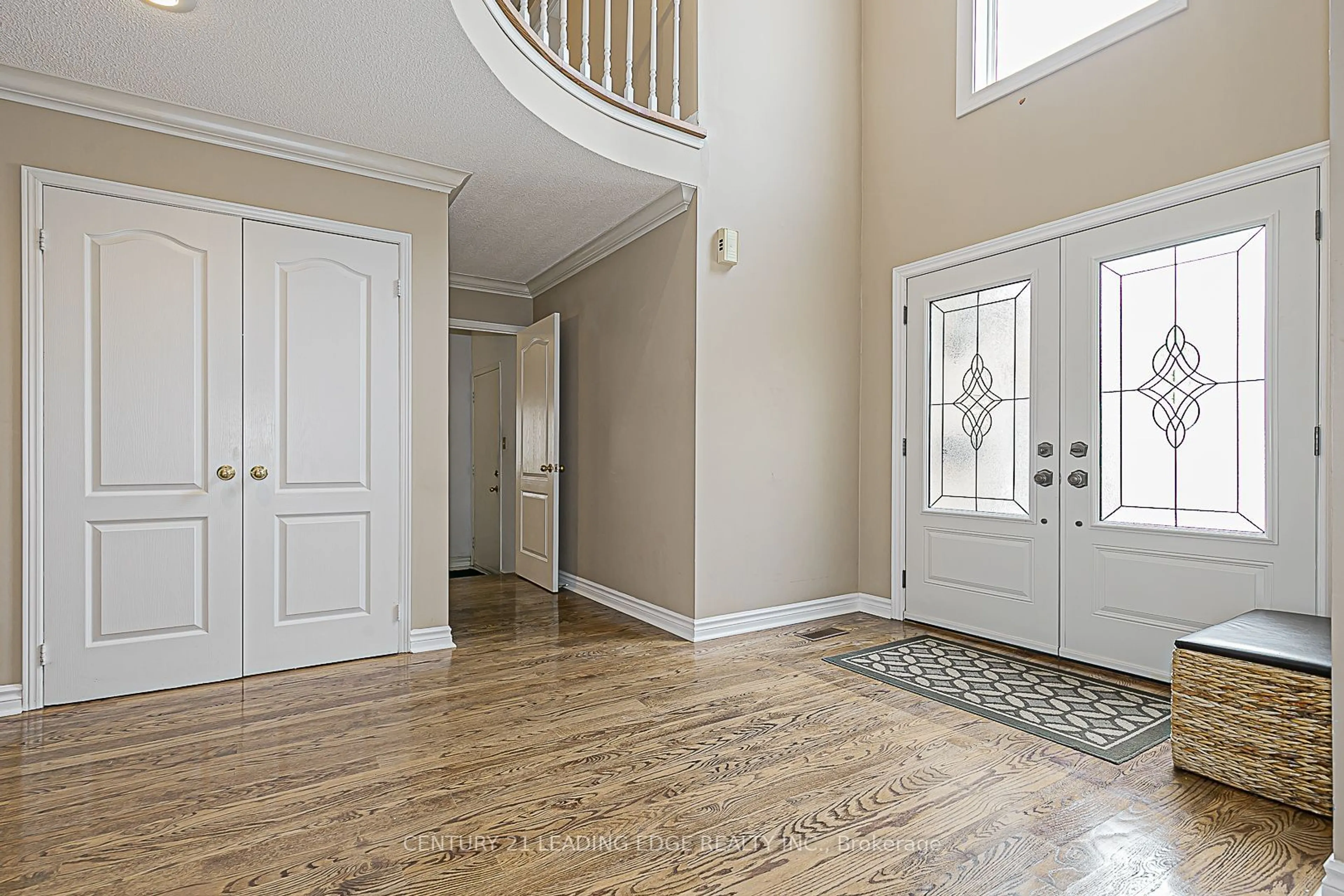 Indoor entryway for 30 WIGSTON Crt, Whitby Ontario L1R 2B9
