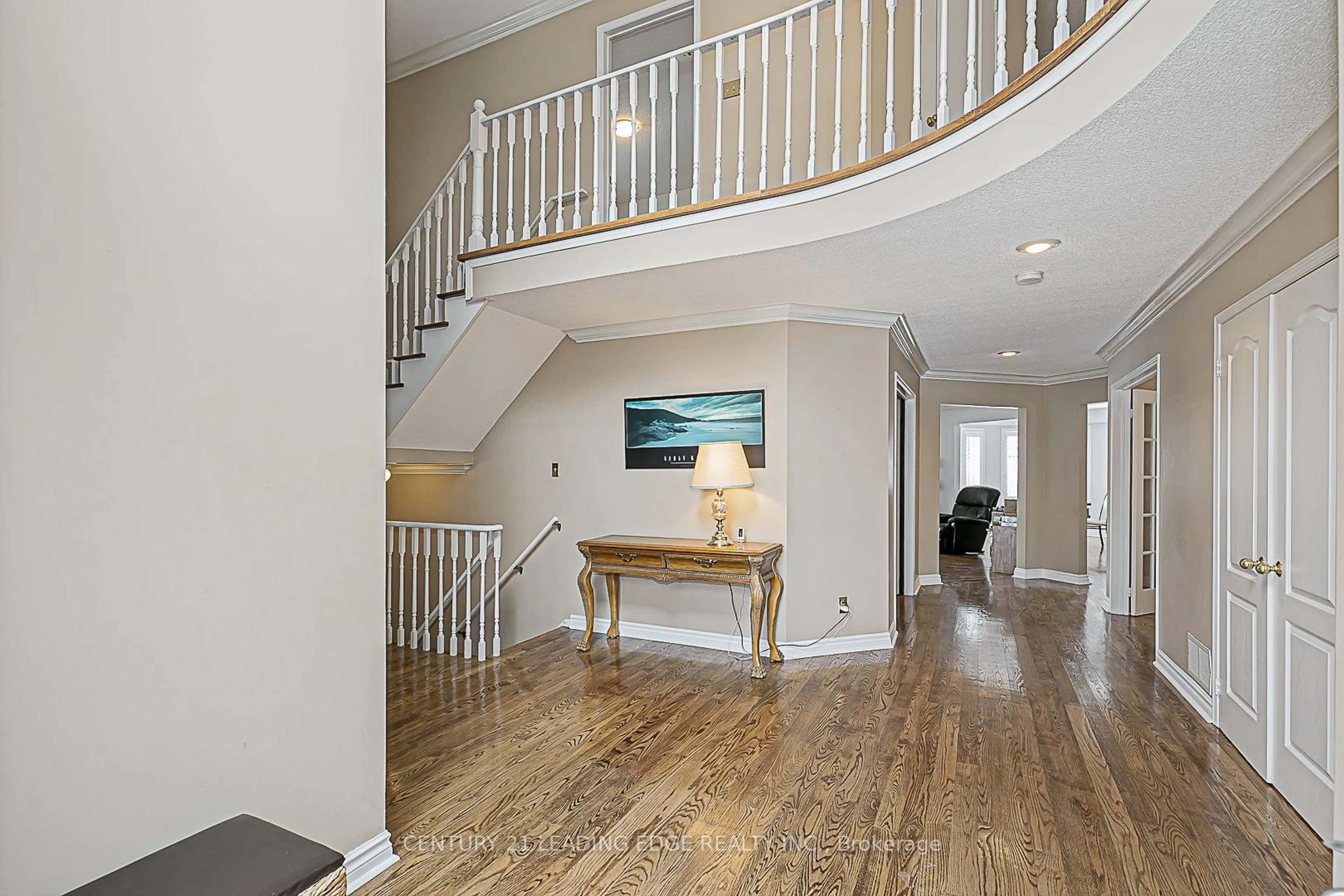 Indoor foyer for 30 WIGSTON Crt, Whitby Ontario L1R 2B9