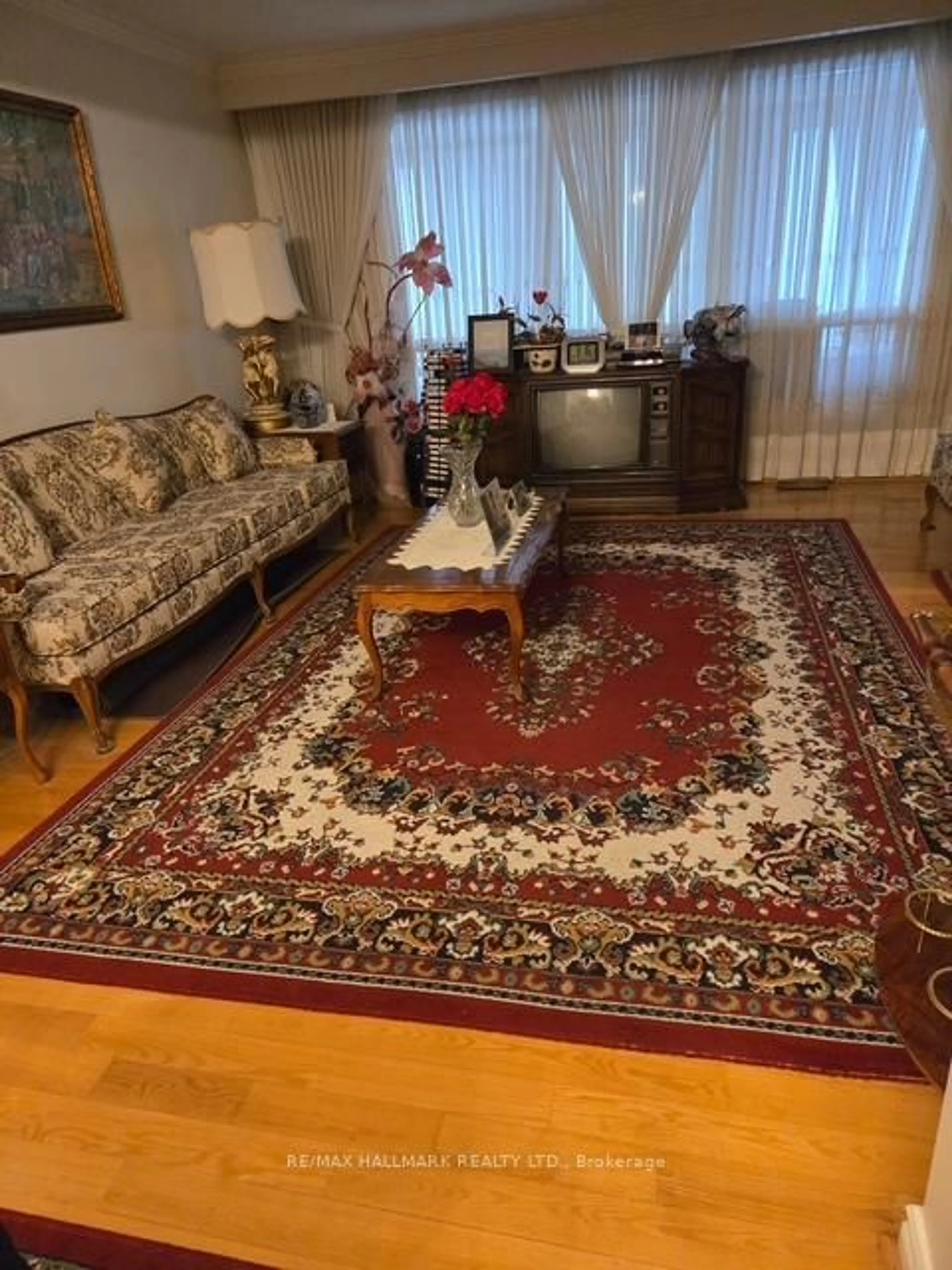 Living room with furniture, carpet floor for 3105 St Clair Ave, Toronto Ontario M1L 1T8