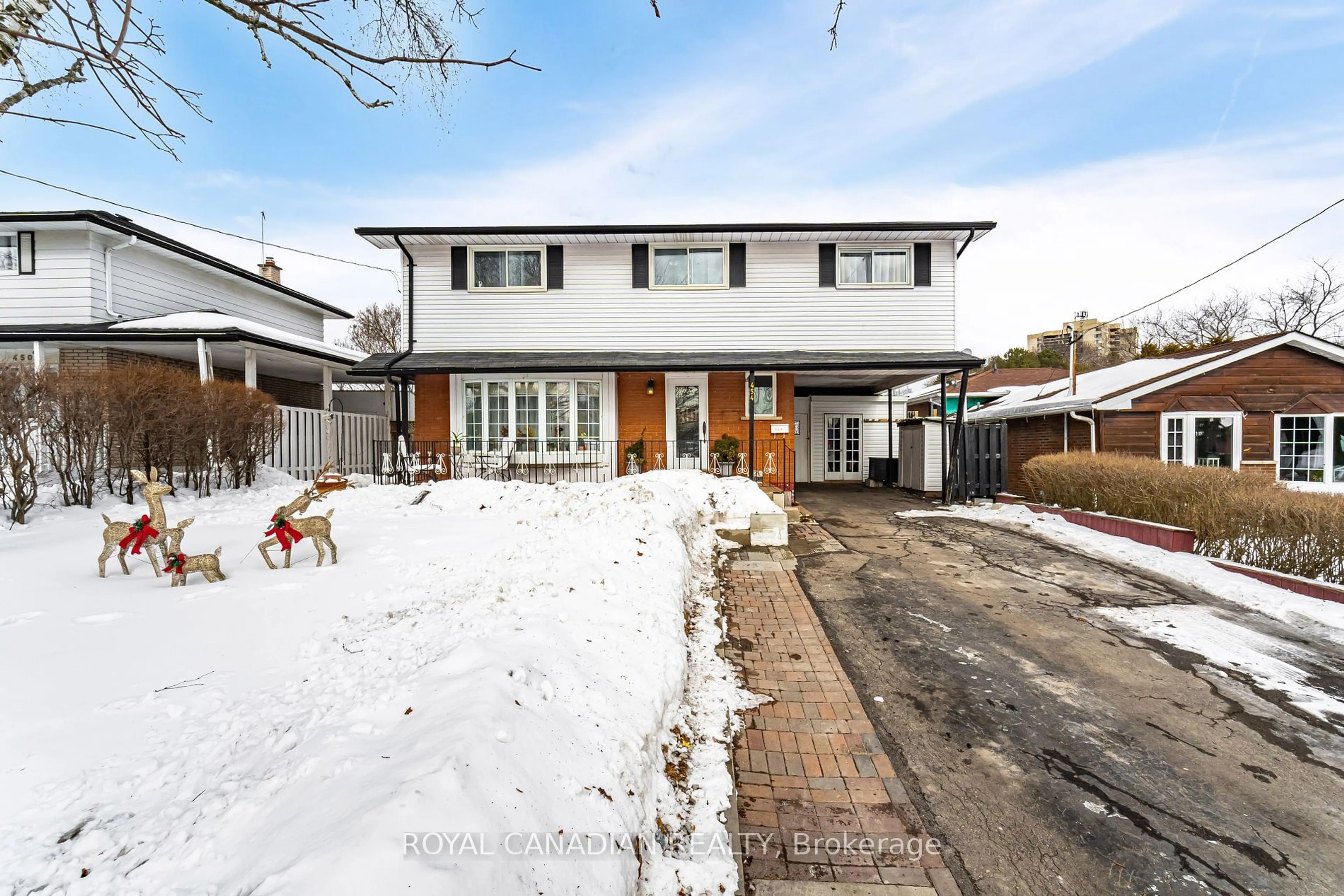 A pic from outside/outdoor area/front of a property/back of a property/a pic from drone, street for 454 Humewood Ave, Oshawa Ontario L1G 2T9