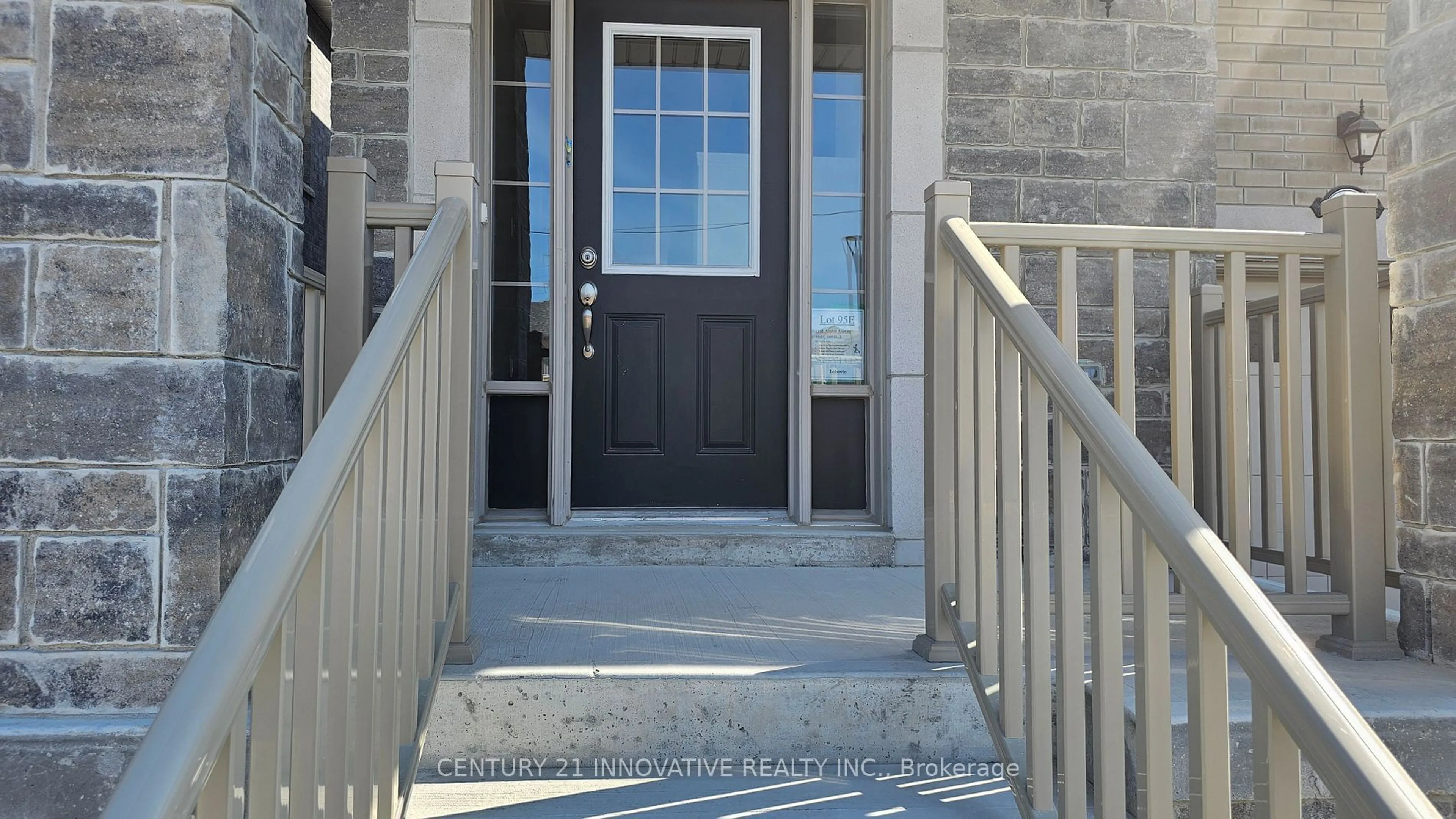 Indoor entryway for 1141 Azalea Ave, Pickering Ontario L1X 2R2