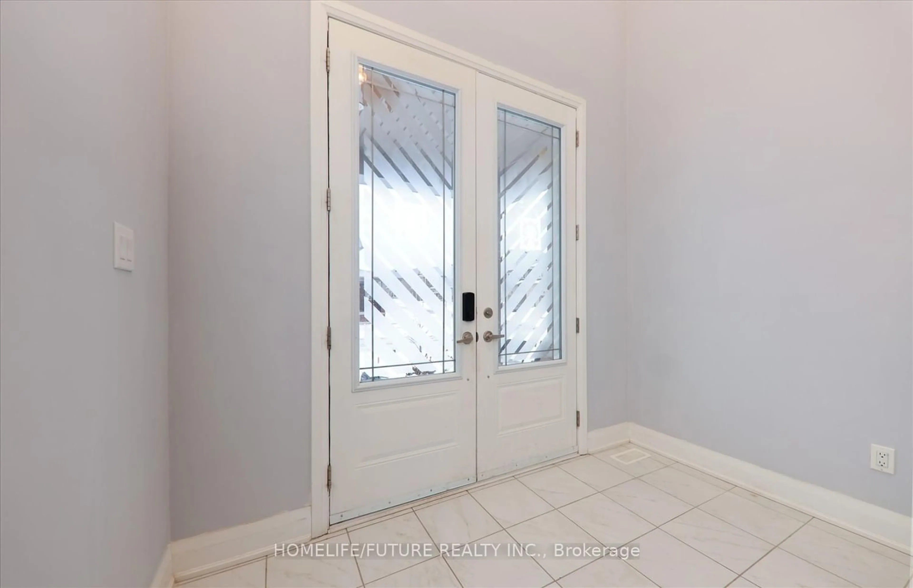 Indoor entryway for 526 Askew Crt, Oshawa Ontario L1K 3E9