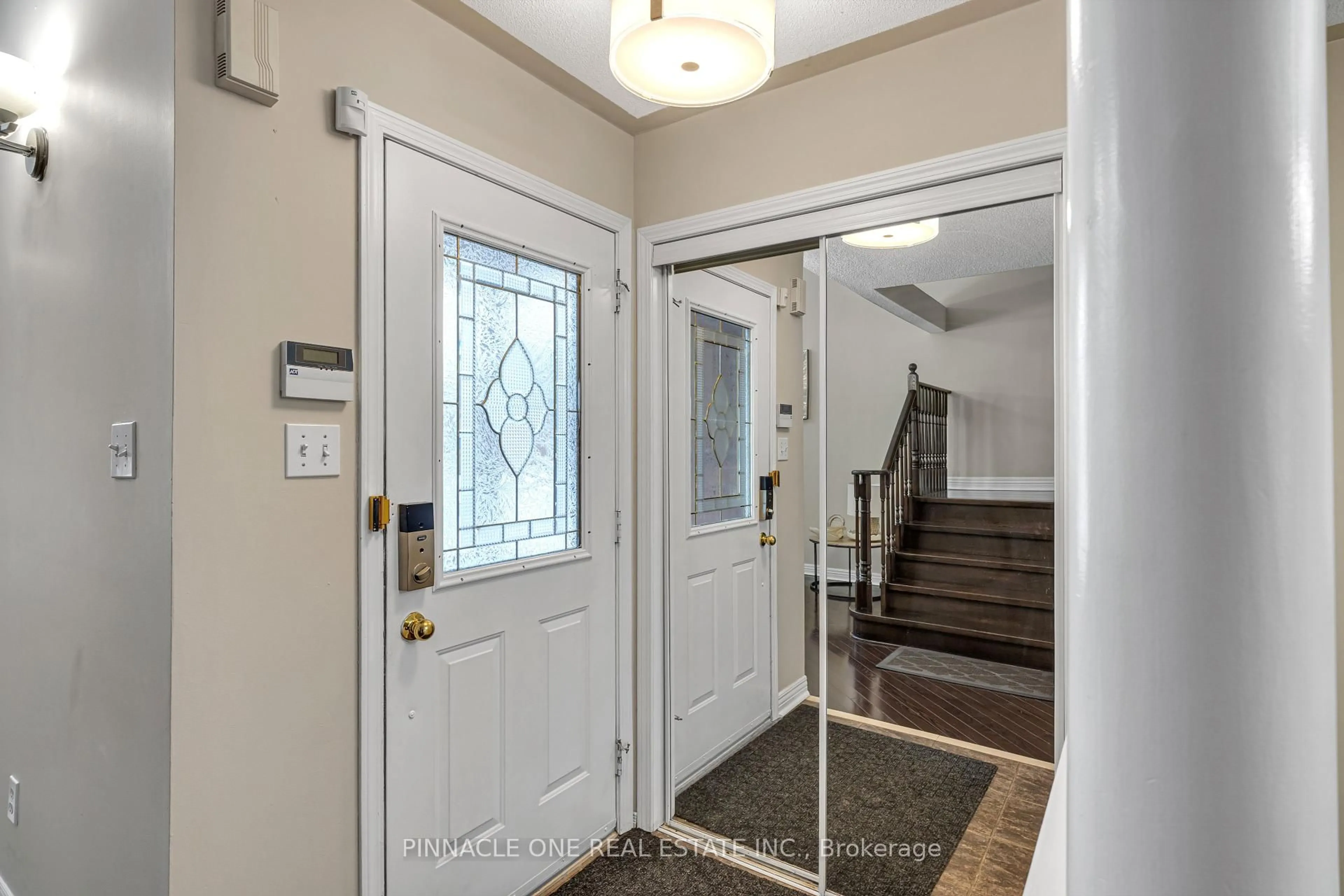 Indoor foyer for 27 Grackle Tr, Toronto Ontario M1X 2A4