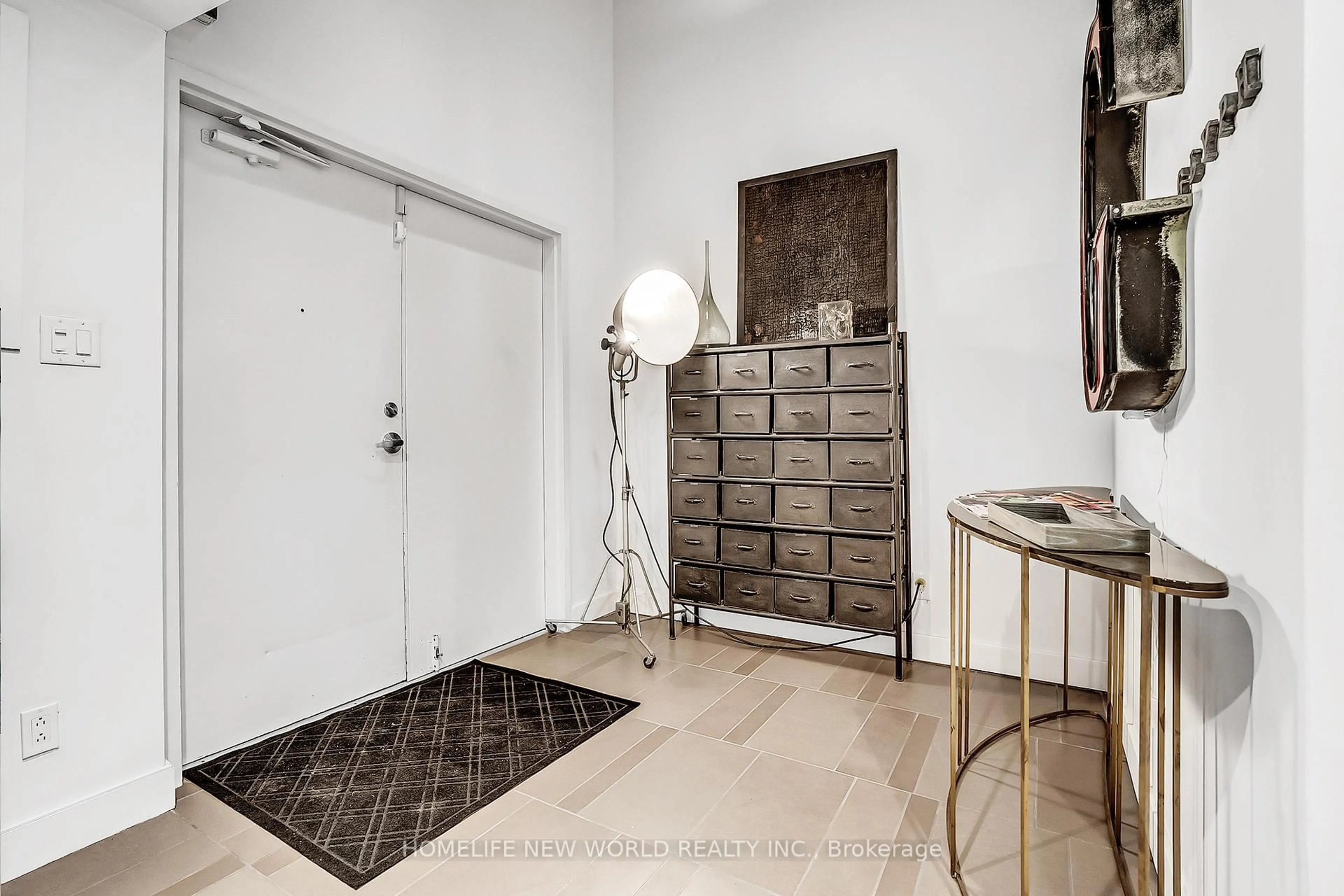 Indoor entryway for 1173 Dundas St #131, Toronto Ontario M4M 3P1