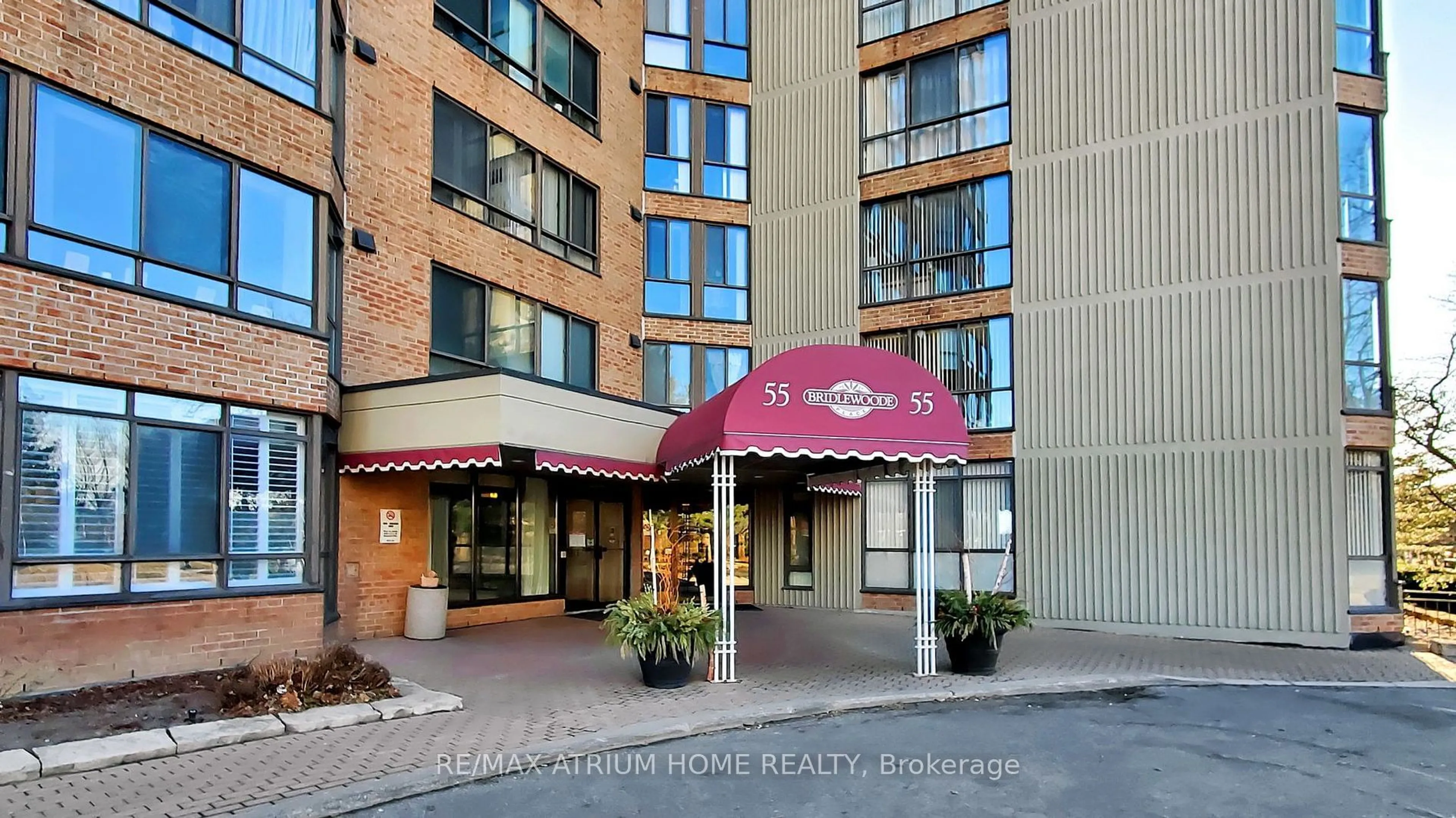 Indoor foyer for 55 Bamburgh Circ #609, Toronto Ontario M1W 3V4