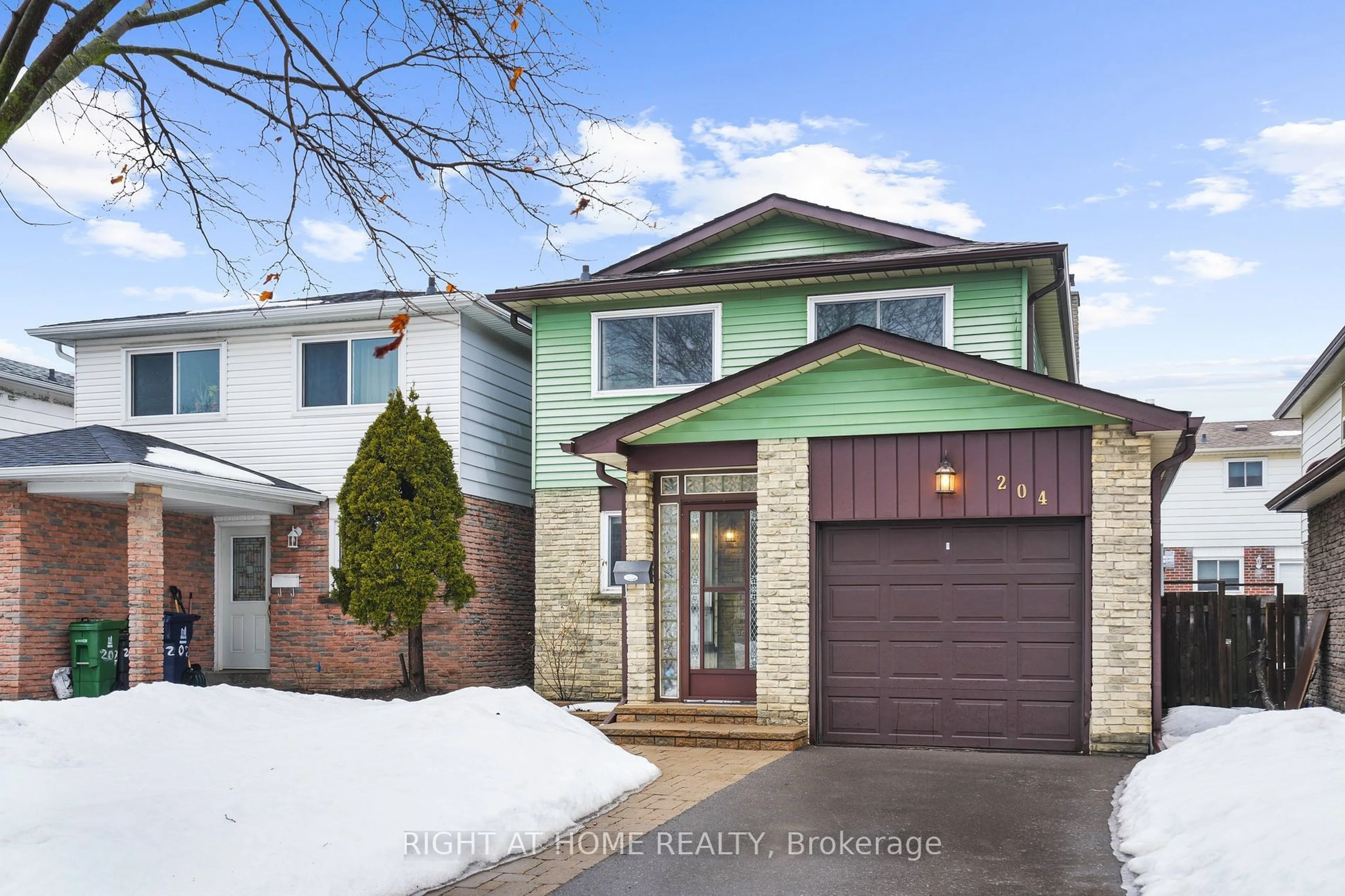 Home with vinyl exterior material, street for 204 Invergordon Ave, Toronto Ontario M1S 4A1