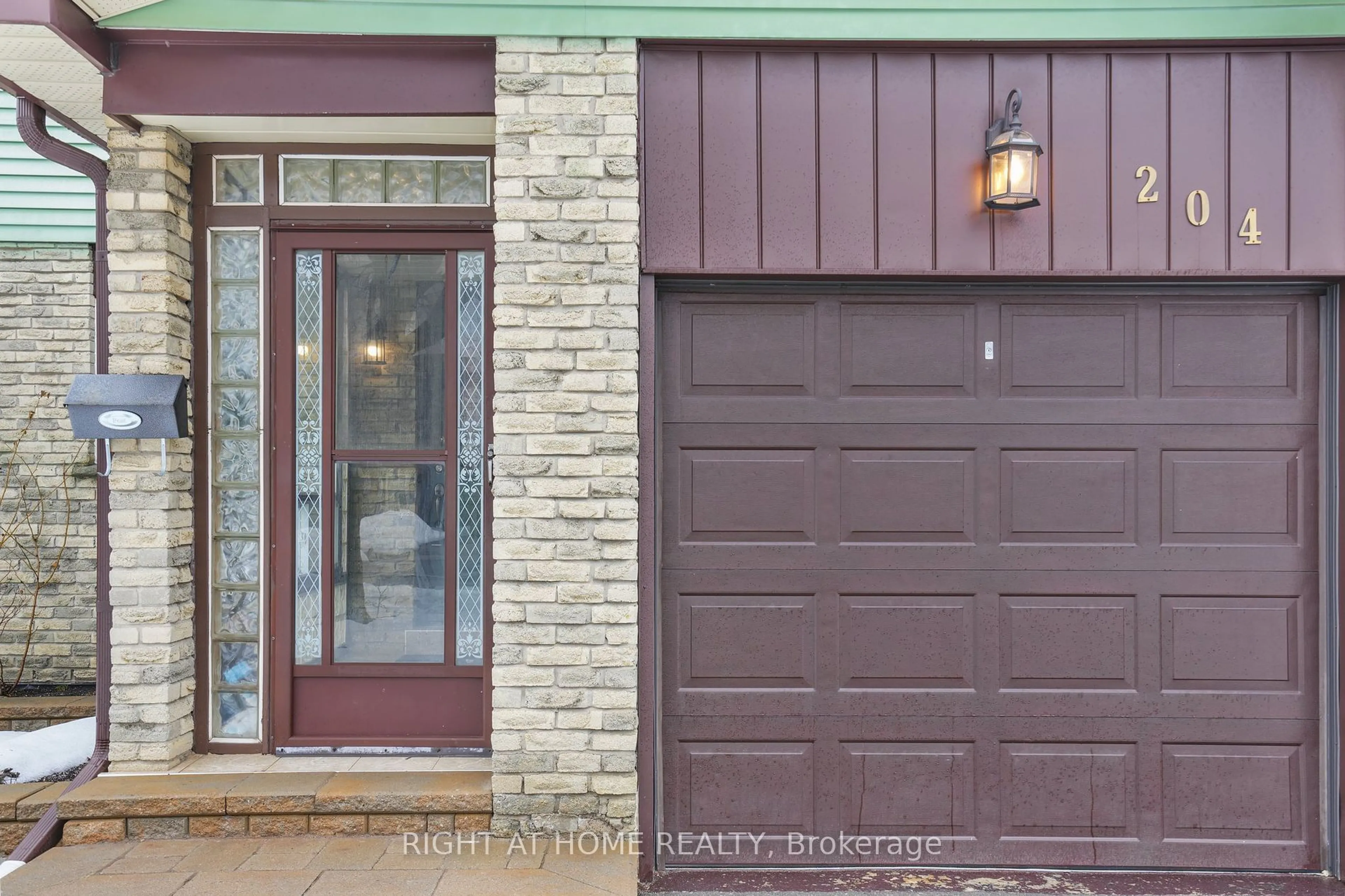 Indoor entryway for 204 Invergordon Ave, Toronto Ontario M1S 4A1