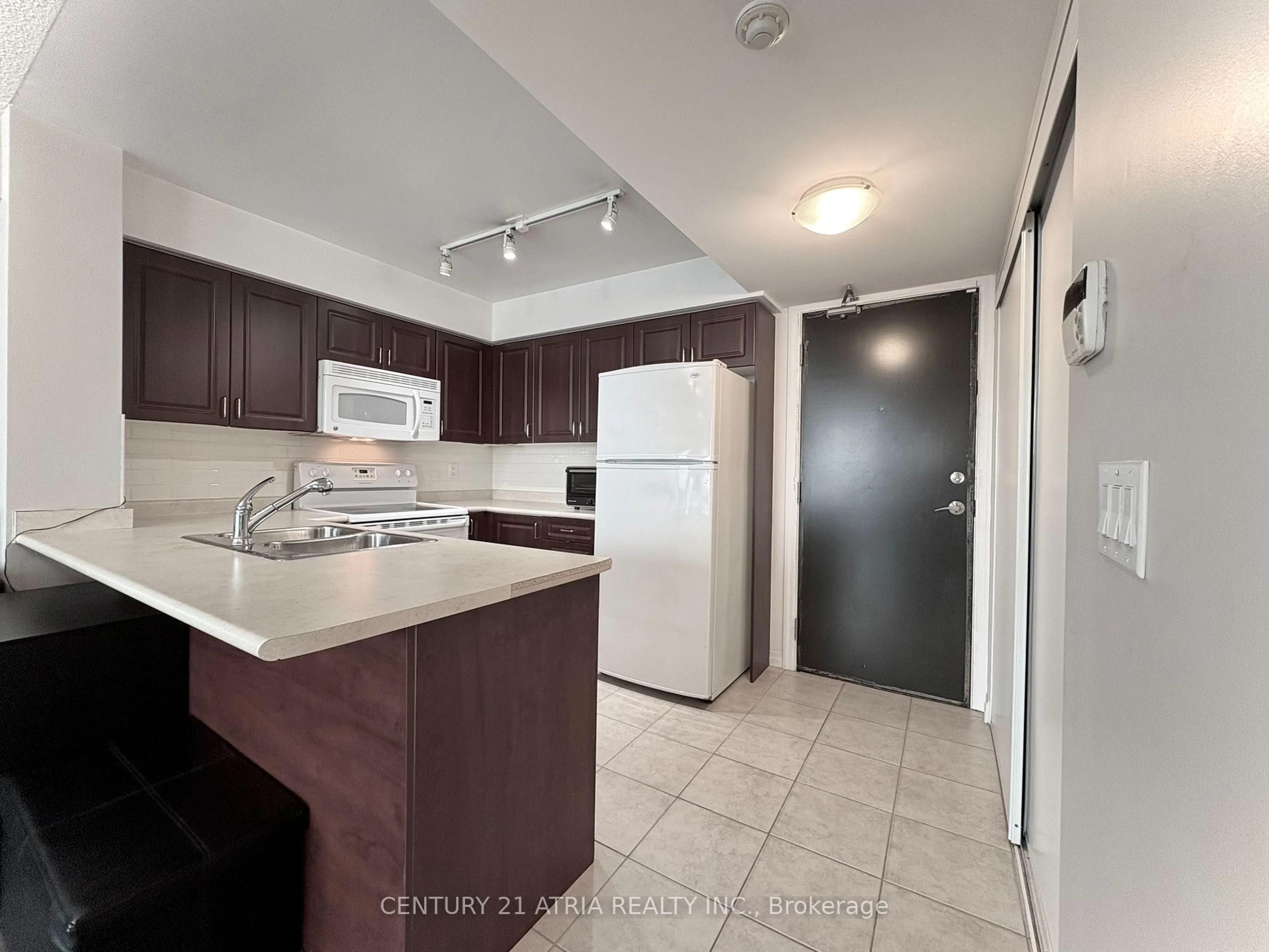 Standard kitchen, unknown for 1600 Charles St #1005, Whitby Ontario L1N 0G4