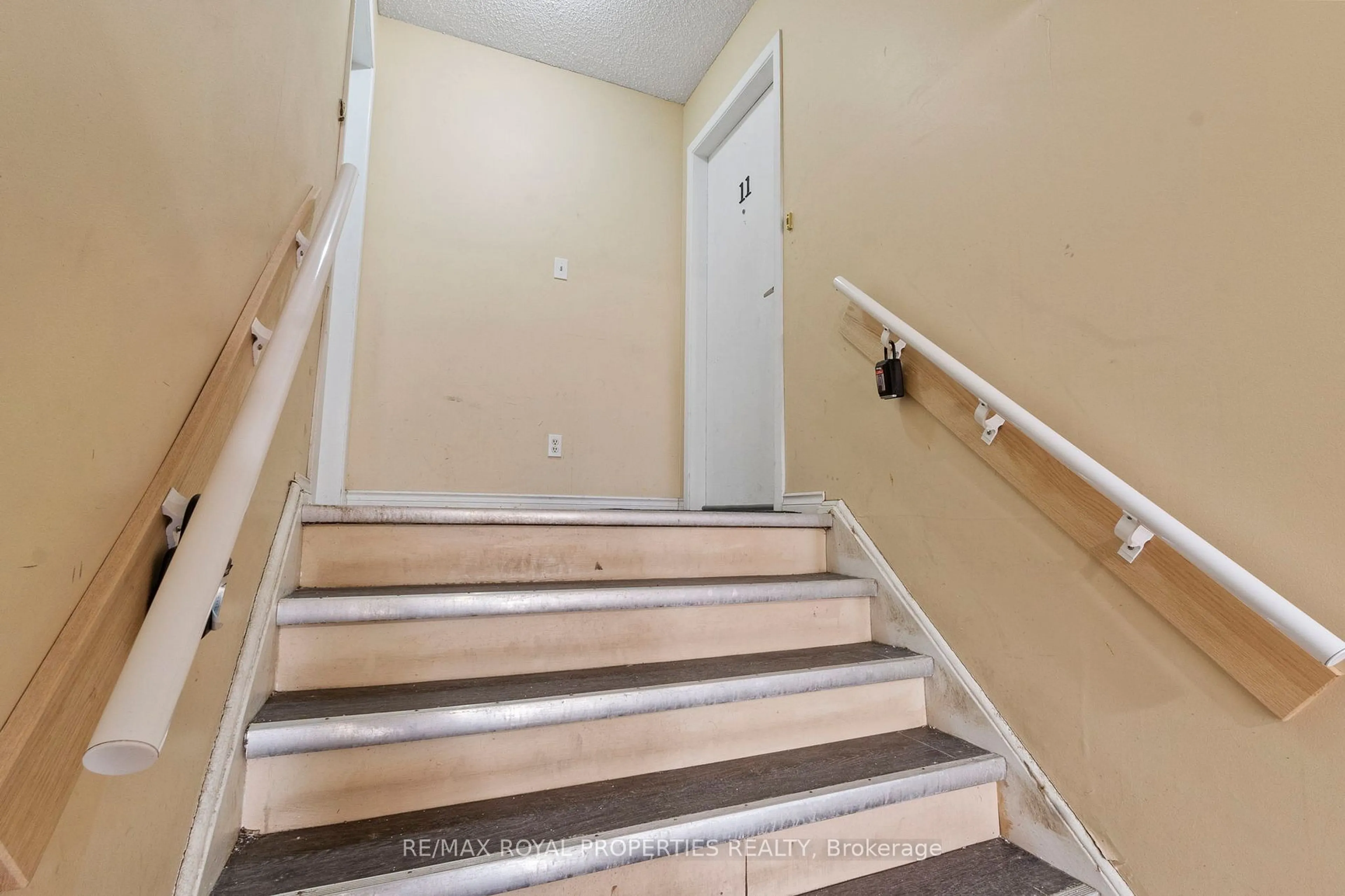 Stairs for 730 Cedar St #11, Oshawa Ontario L1H 4M6