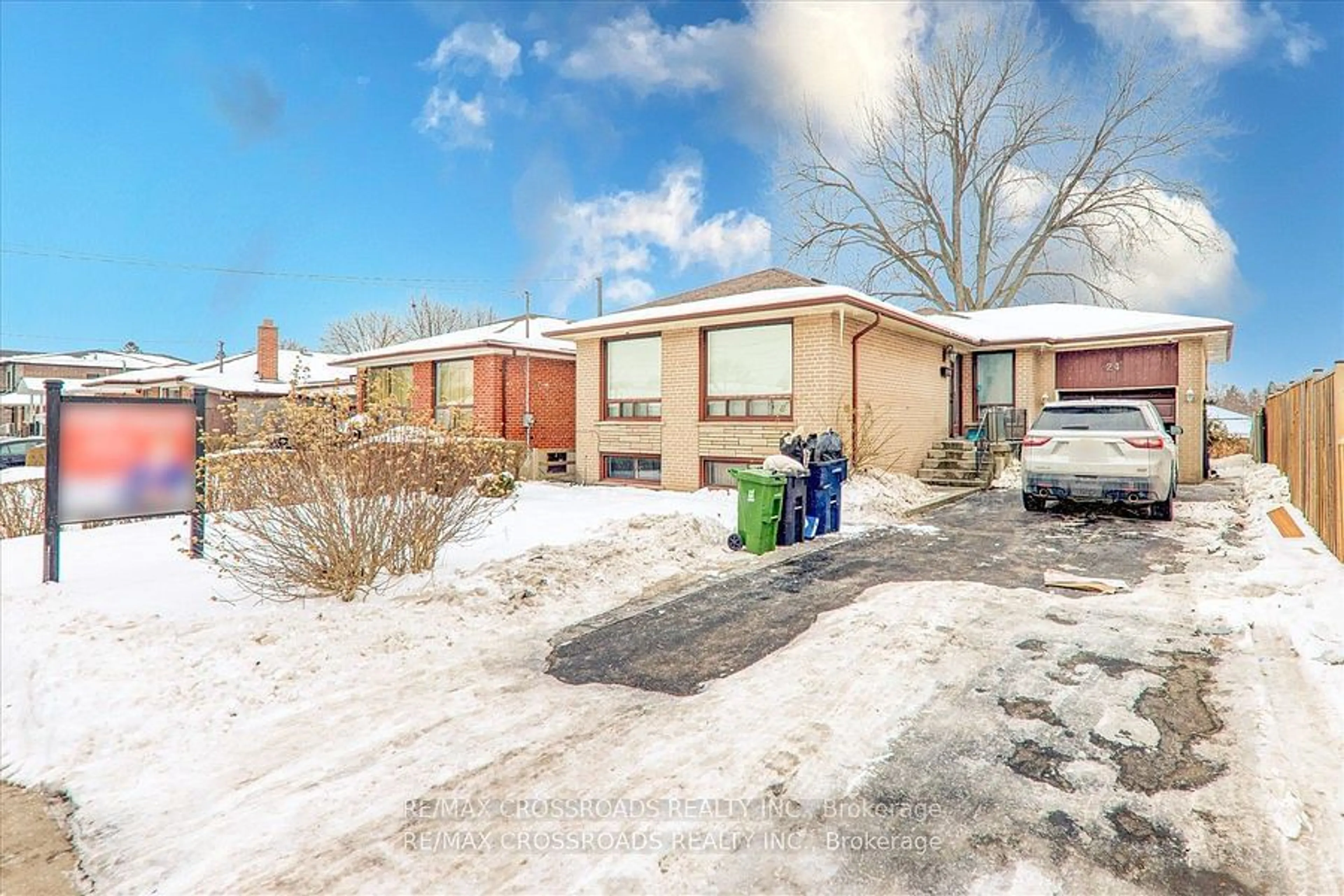 A pic from outside/outdoor area/front of a property/back of a property/a pic from drone, street for 24 Baybrook Cres, Toronto Ontario M1H 2R6