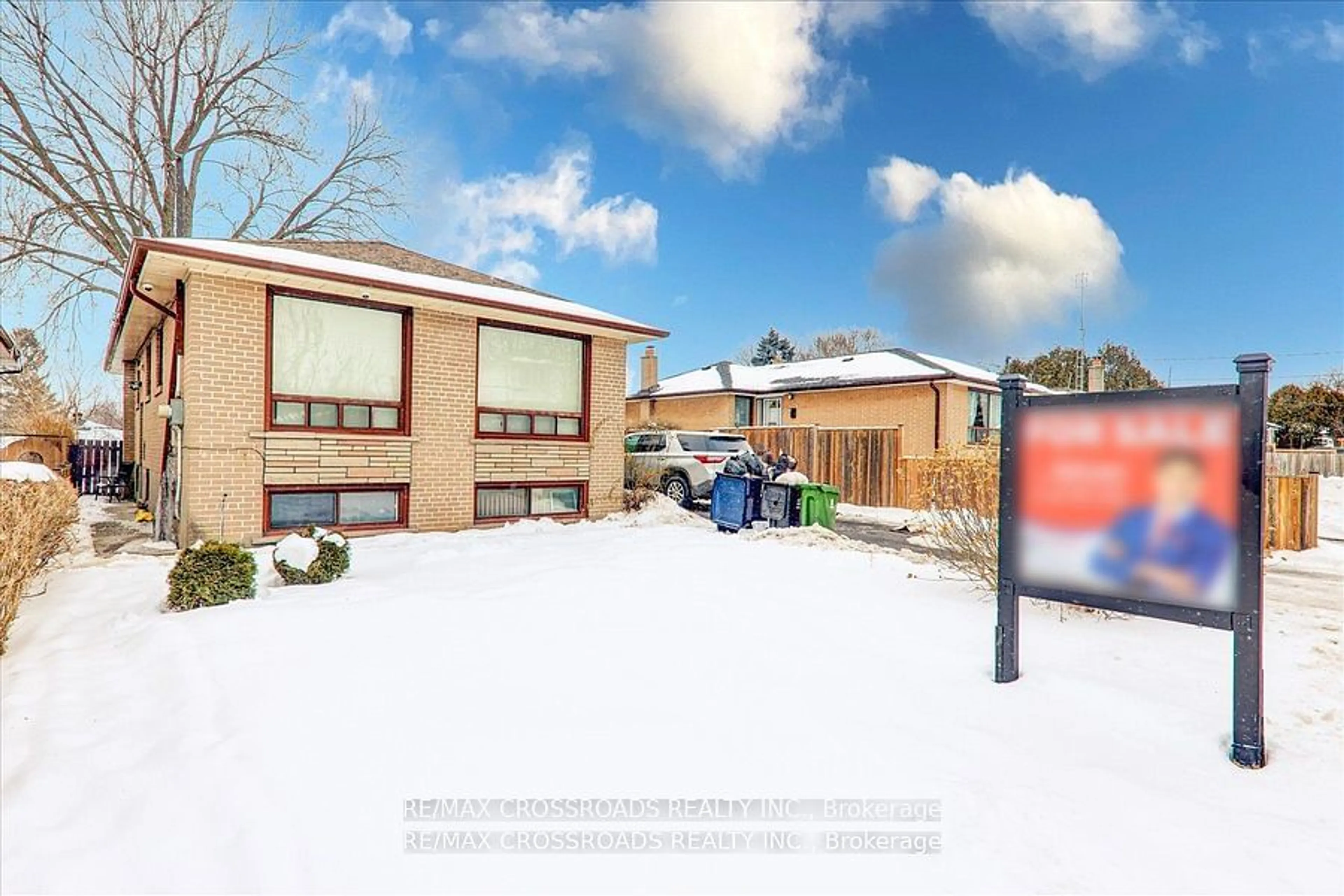 A pic from outside/outdoor area/front of a property/back of a property/a pic from drone, unknown for 24 Baybrook Cres, Toronto Ontario M1H 2R6