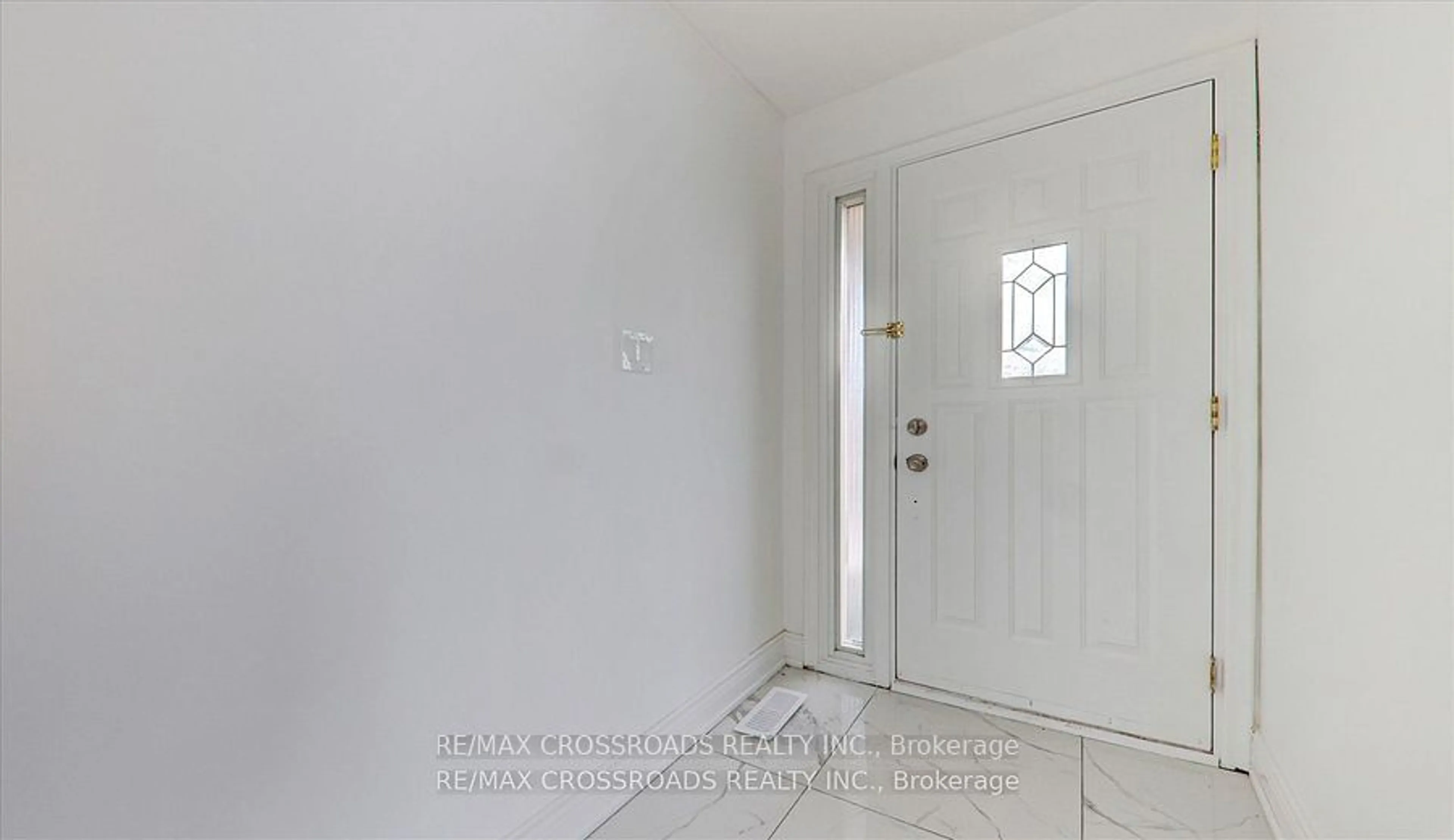 Indoor entryway for 24 Baybrook Cres, Toronto Ontario M1H 2R6