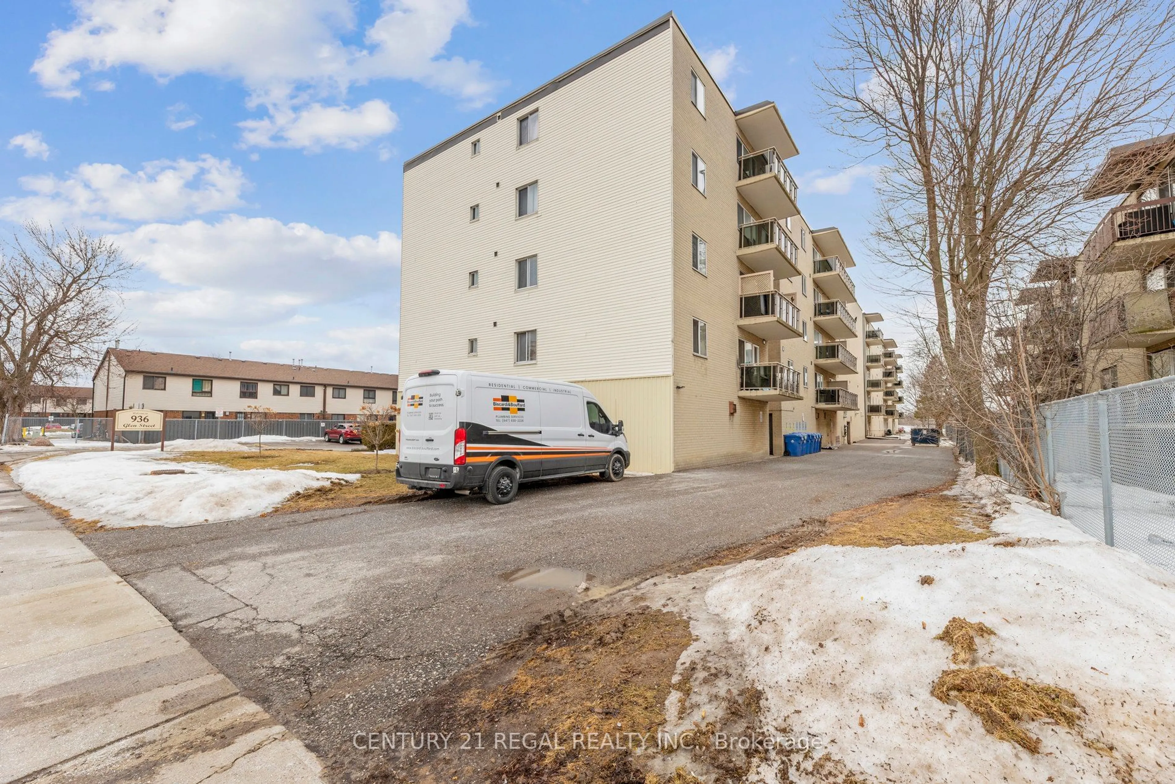 Parking for 936 Glen St #107, Oshawa Ontario L1J 5Z7