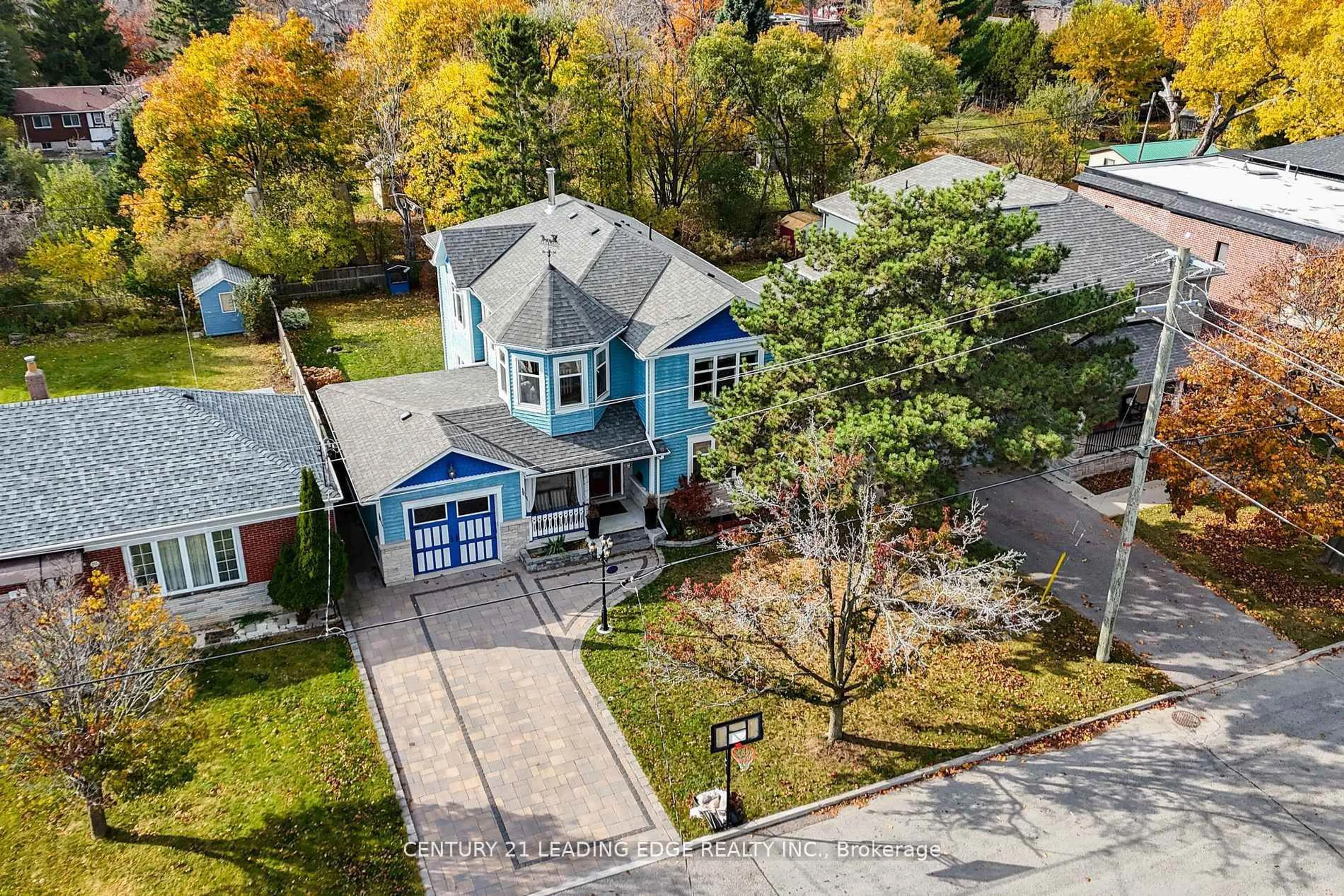 A pic from outside/outdoor area/front of a property/back of a property/a pic from drone, street for 12 Gradwell Dr, Toronto Ontario M1M 2M9