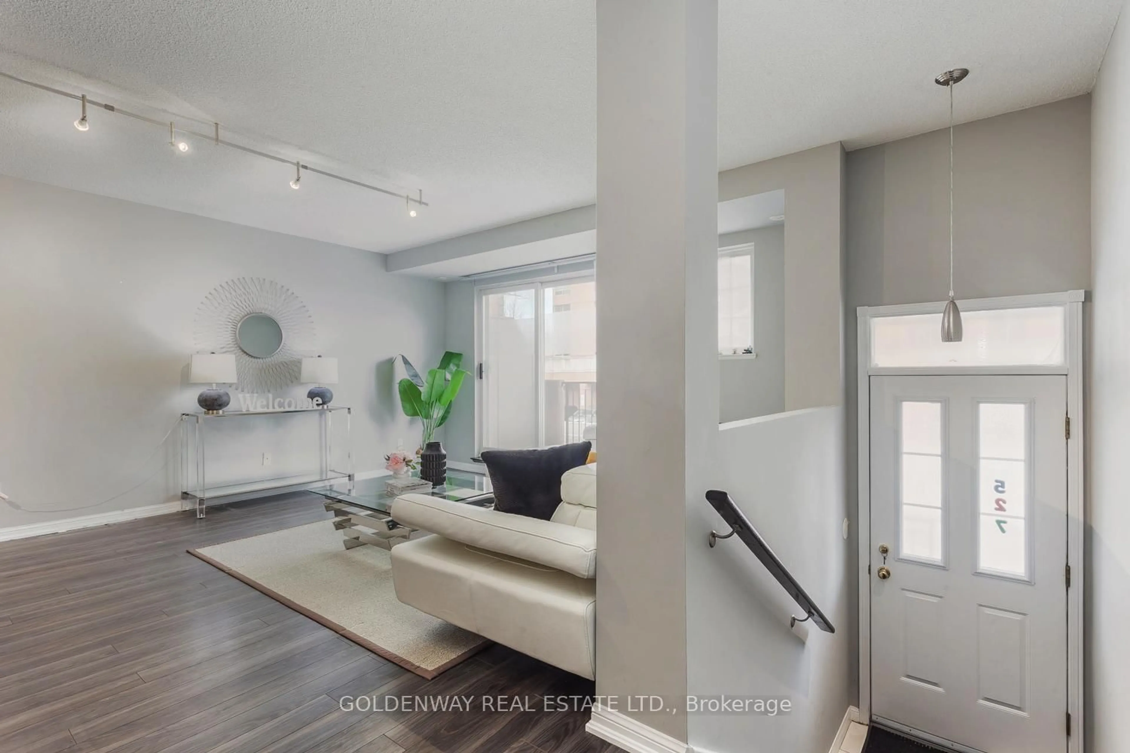 Indoor entryway for 1881 McNicoll Ave #527, Toronto Ontario M1V 5M2