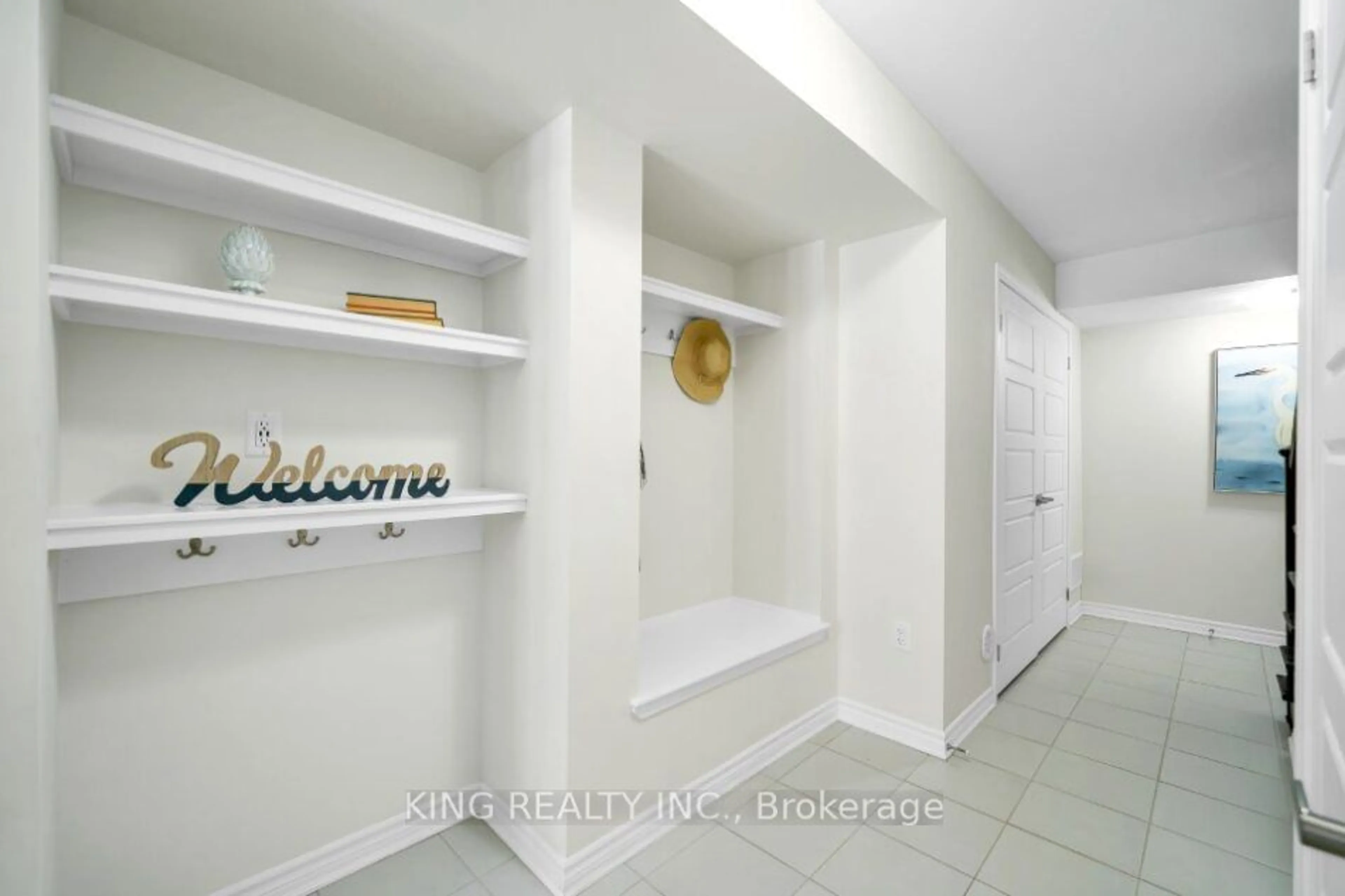 Indoor entryway for 3345 Thunderbird Prom, Pickering Ontario L1X 0N1