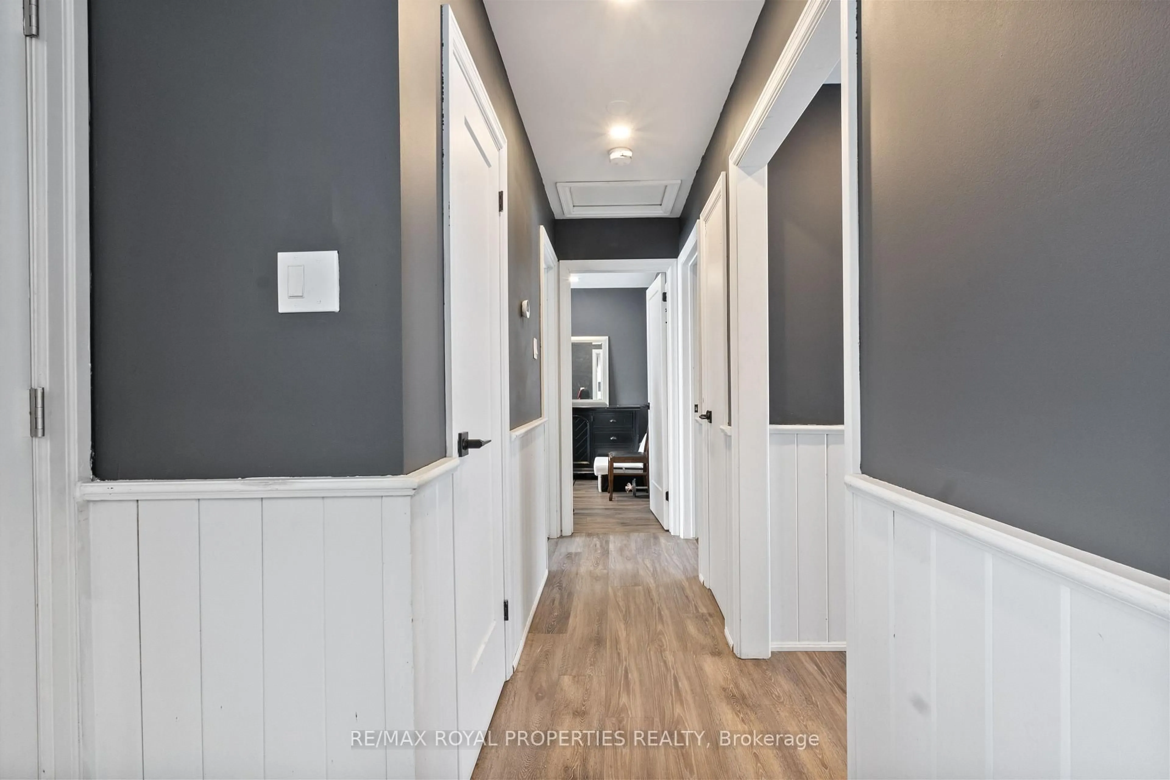 Indoor entryway for 10950 Simcoe St, Scugog Ontario L9L 1B3