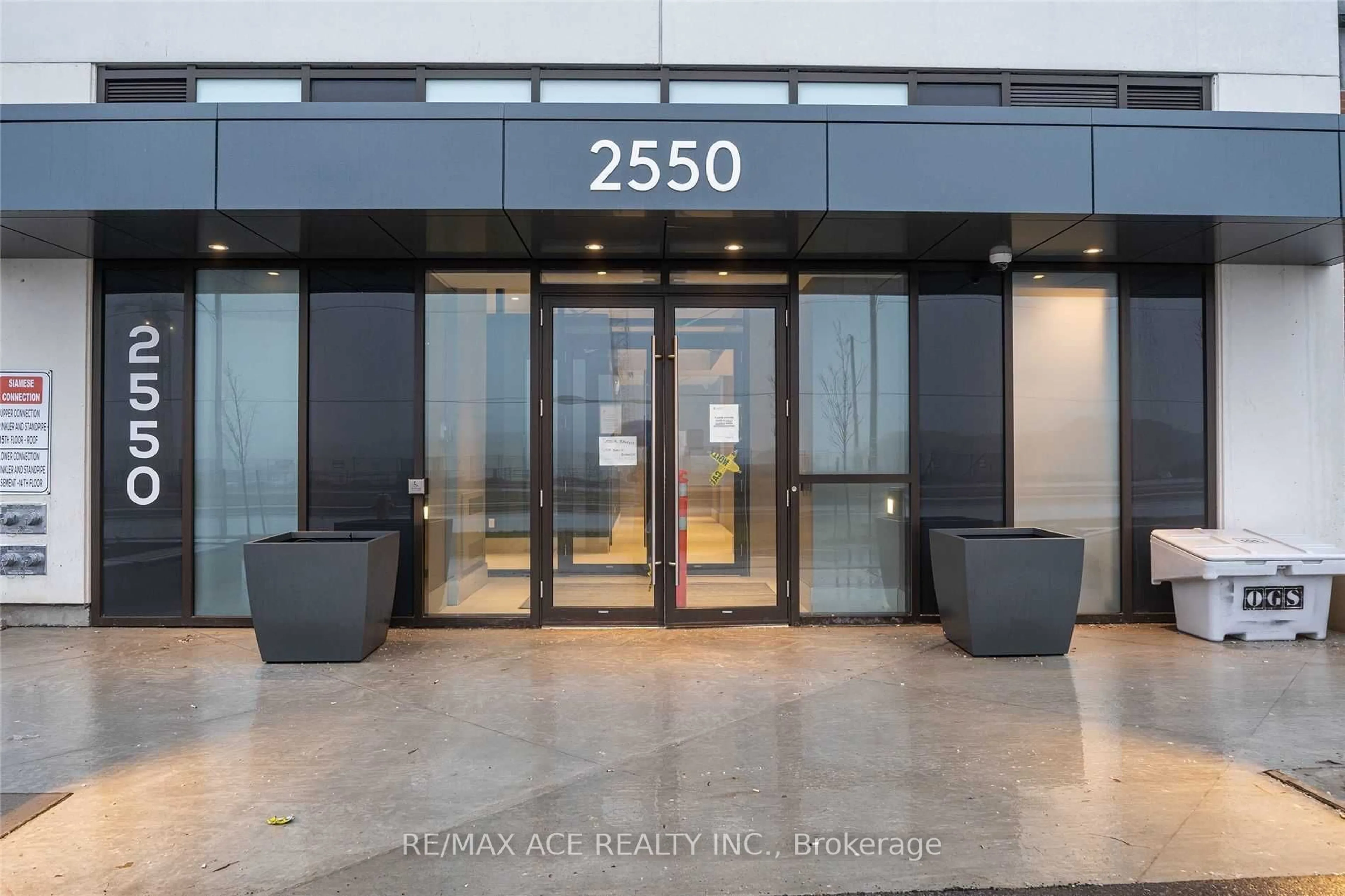 Indoor foyer for 2550 Simcoe St #1402, Oshawa Ontario L1L 0R5