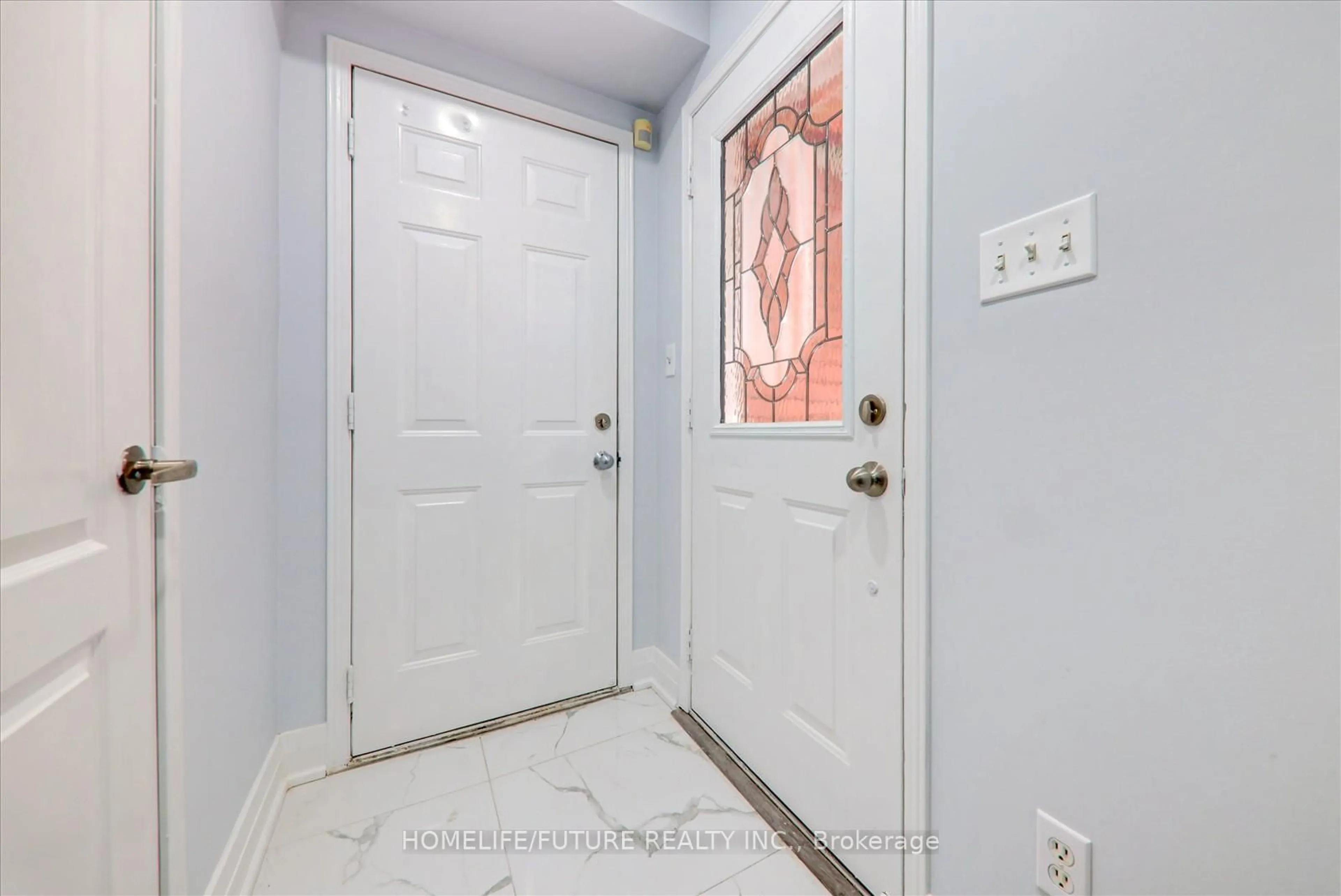 Indoor entryway for 30 Flatfield Terr, Toronto Ontario M1B 6C4