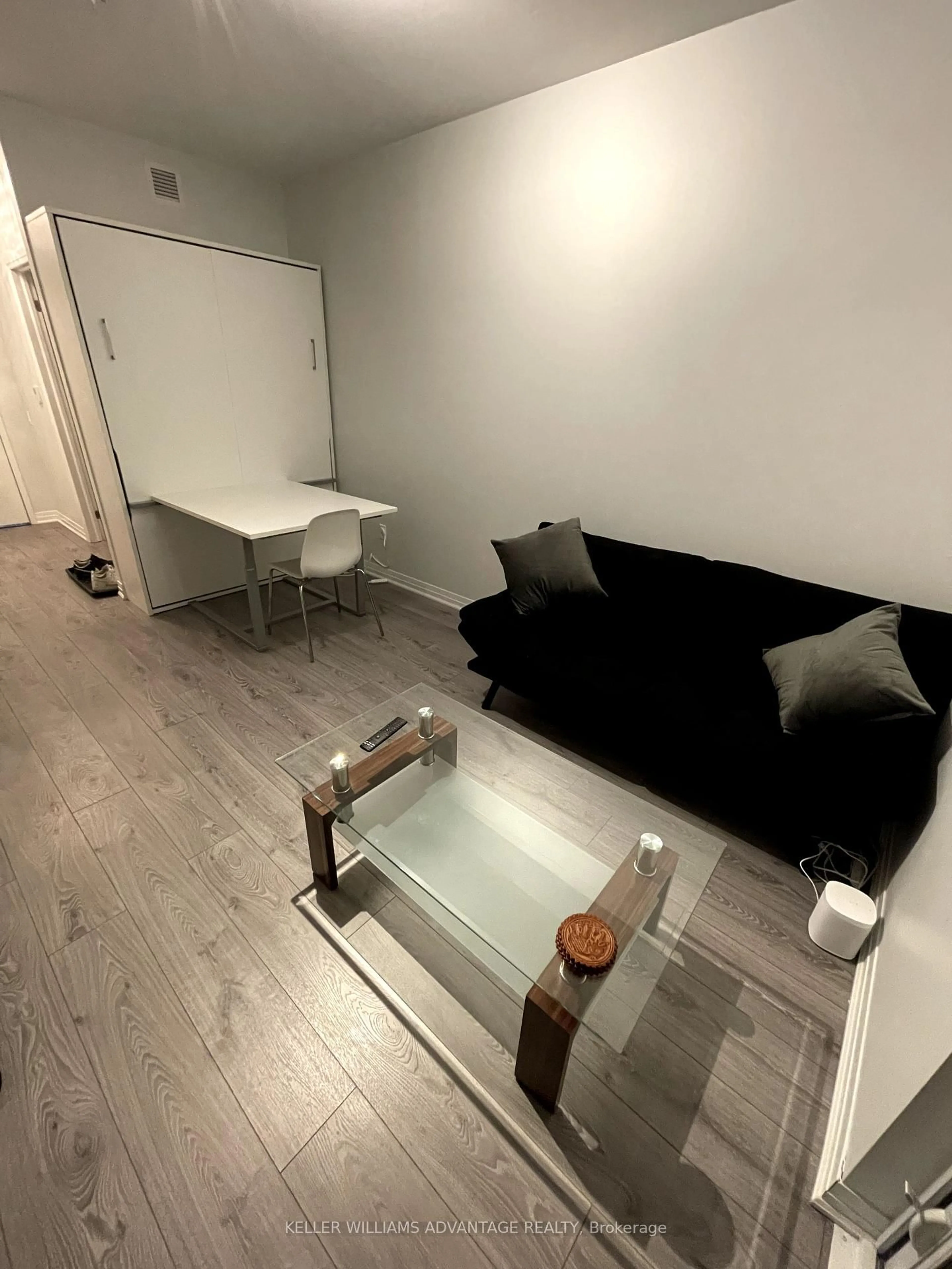 A pic of a room for 1900 Simcoe St #329, Oshawa Ontario L1G 4Y3