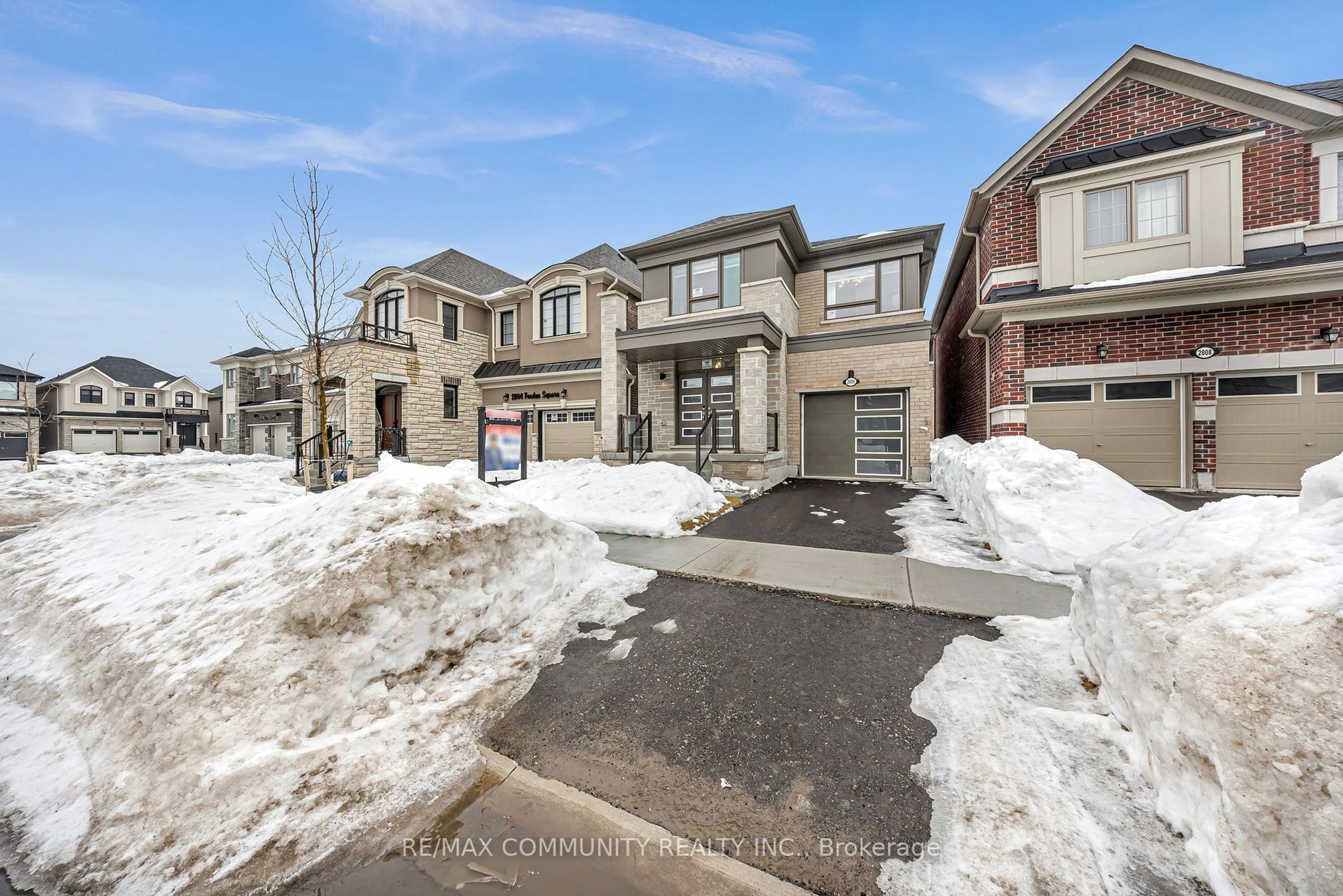 Unknown for 2806 Foxden Sq, Pickering Ontario L1X 0N9