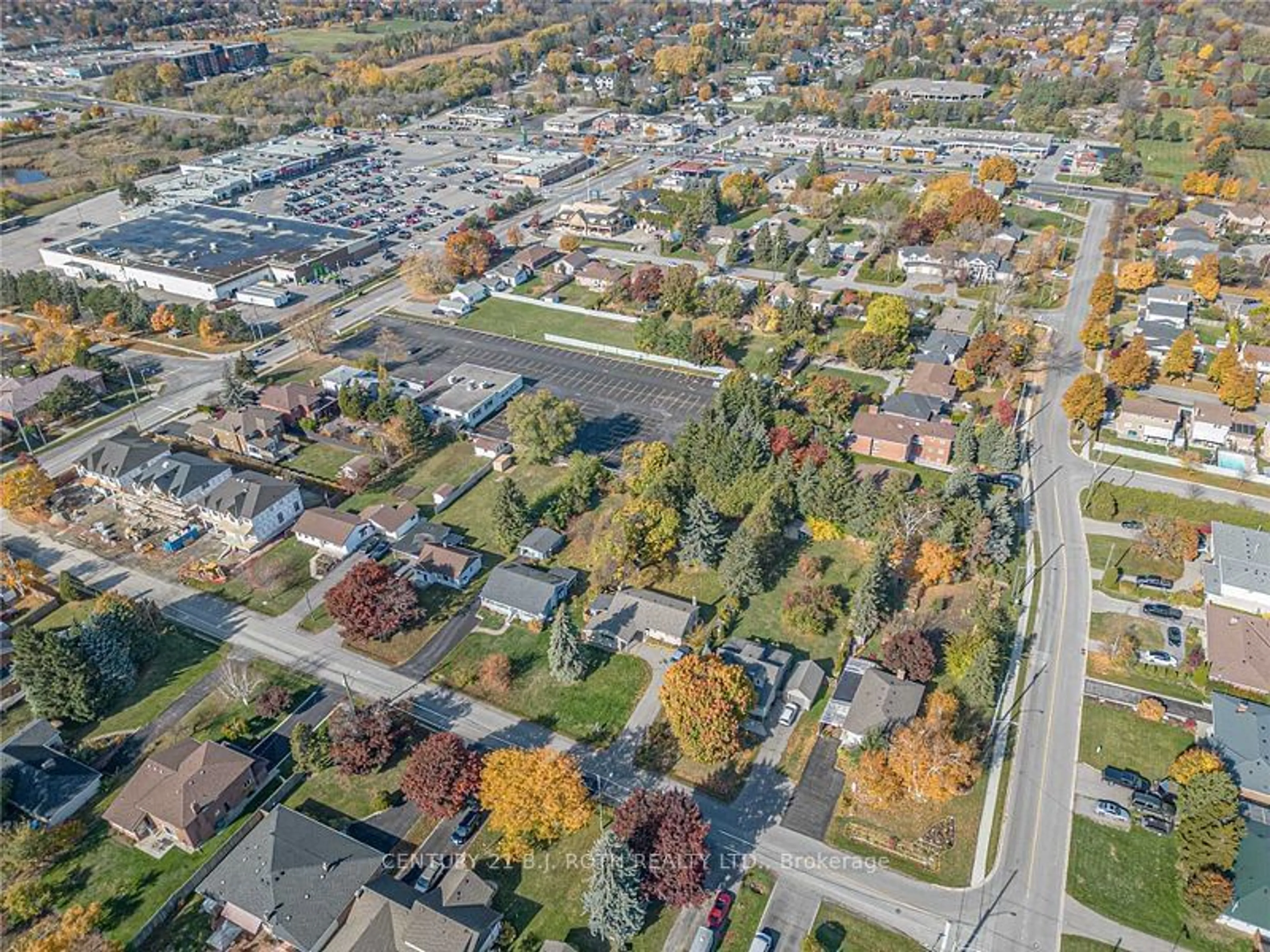 A pic from outside/outdoor area/front of a property/back of a property/a pic from drone, street for 120 Northview Ave, Whitby Ontario L1N 2G7