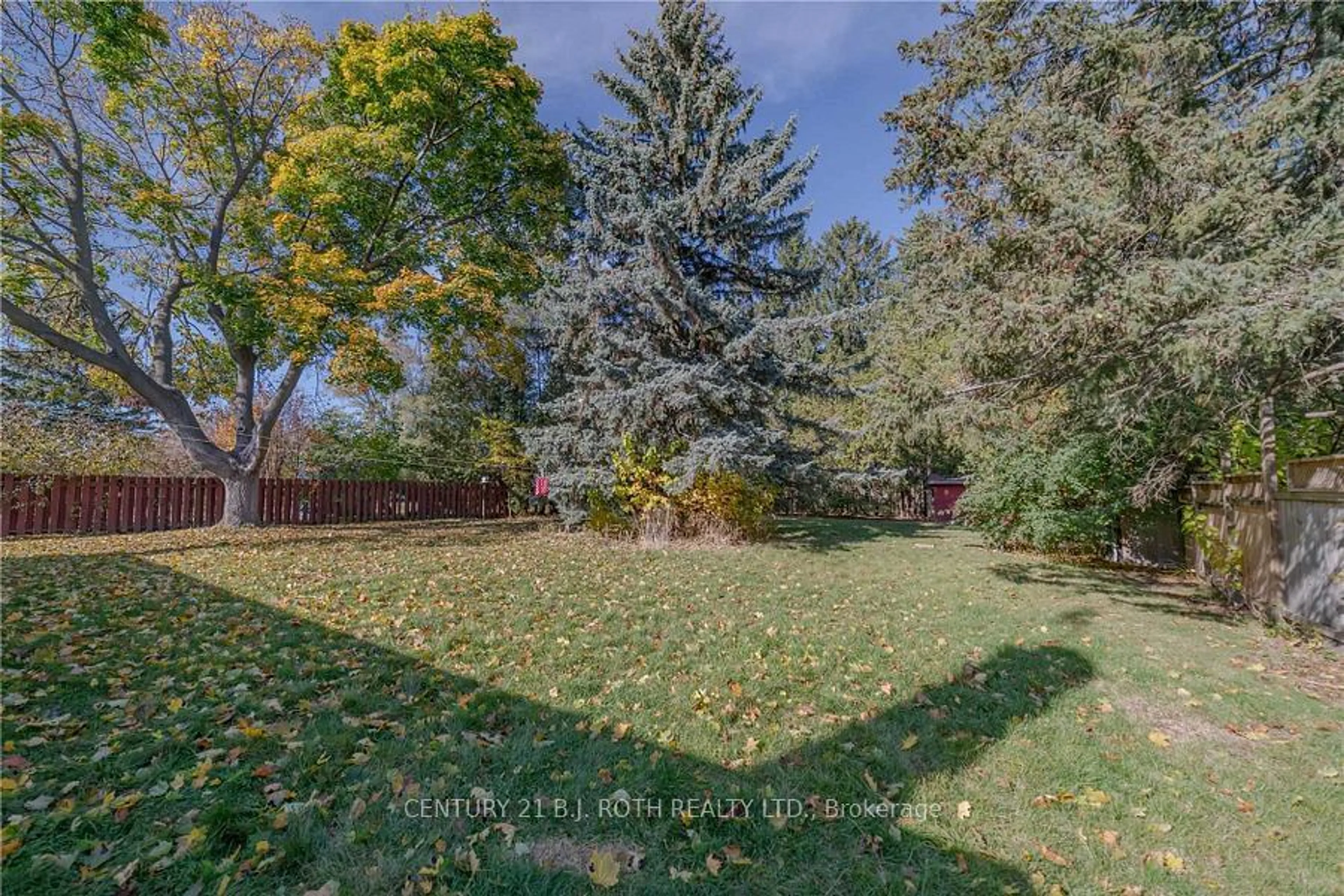 A pic from outside/outdoor area/front of a property/back of a property/a pic from drone, forest/trees view for 120 Northview Ave, Whitby Ontario L1N 2G7