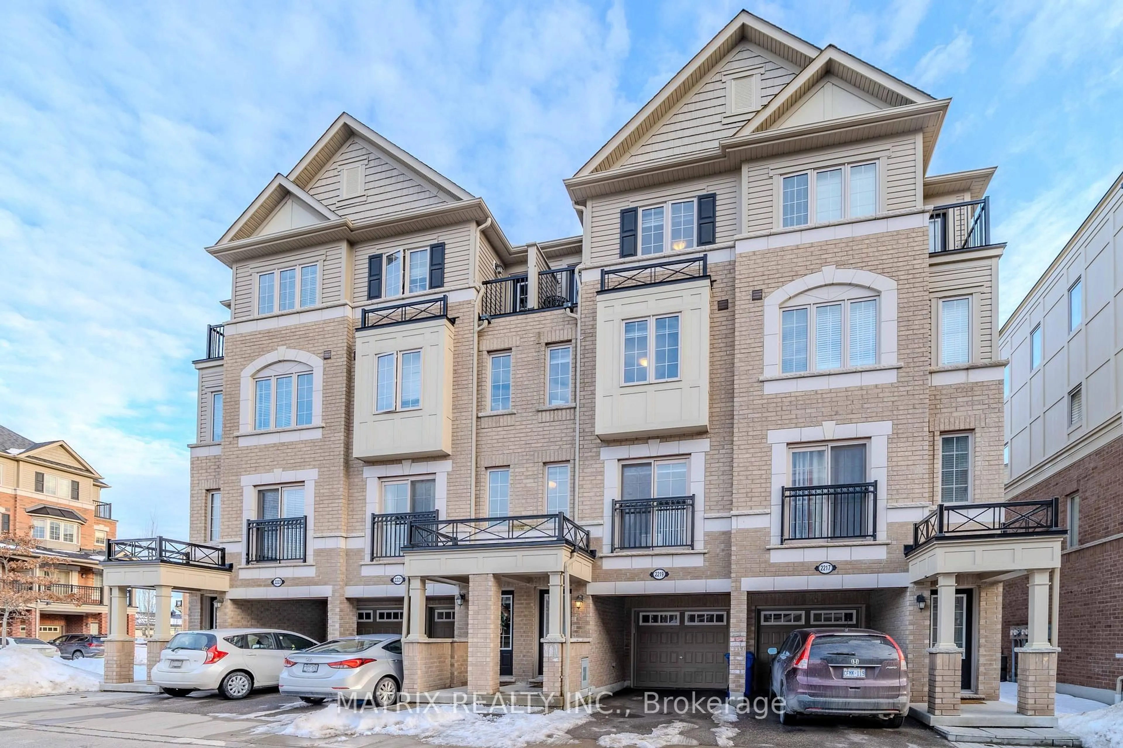 A pic from outside/outdoor area/front of a property/back of a property/a pic from drone, street for 2219 Chevron Prince Path, Oshawa Ontario L1L 0K9