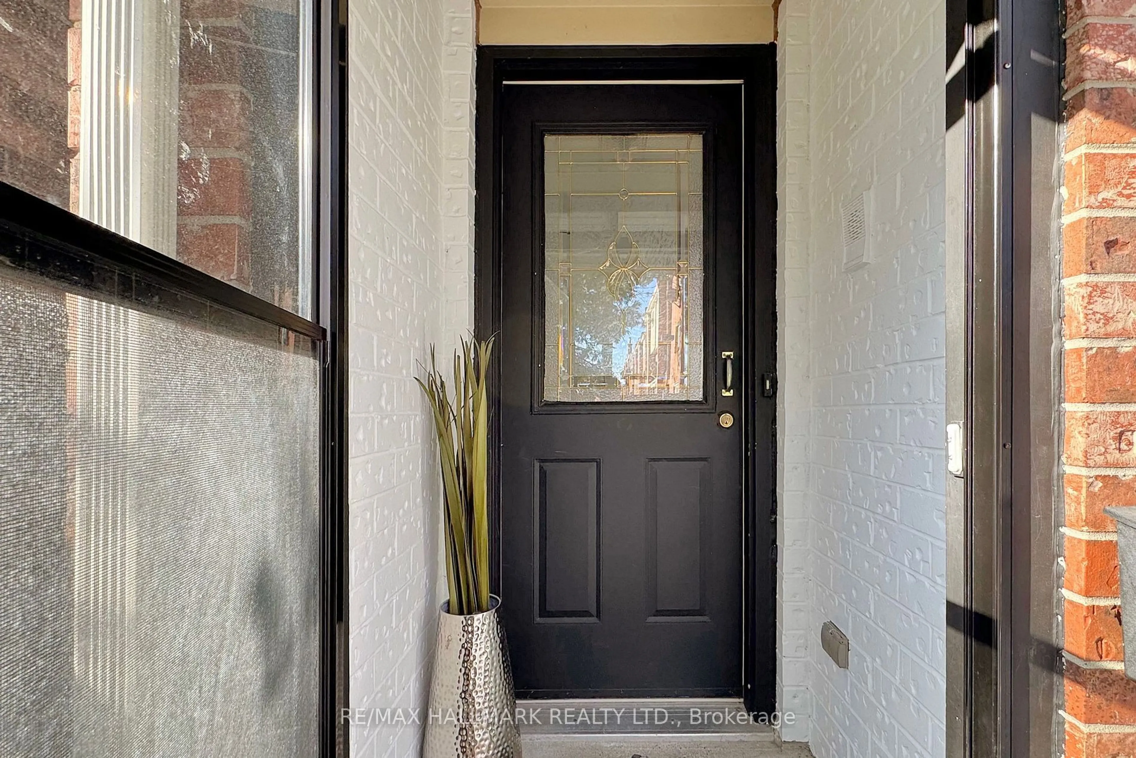 Indoor entryway for 38 Torbrick Rd, Toronto Ontario M4J 4Z5