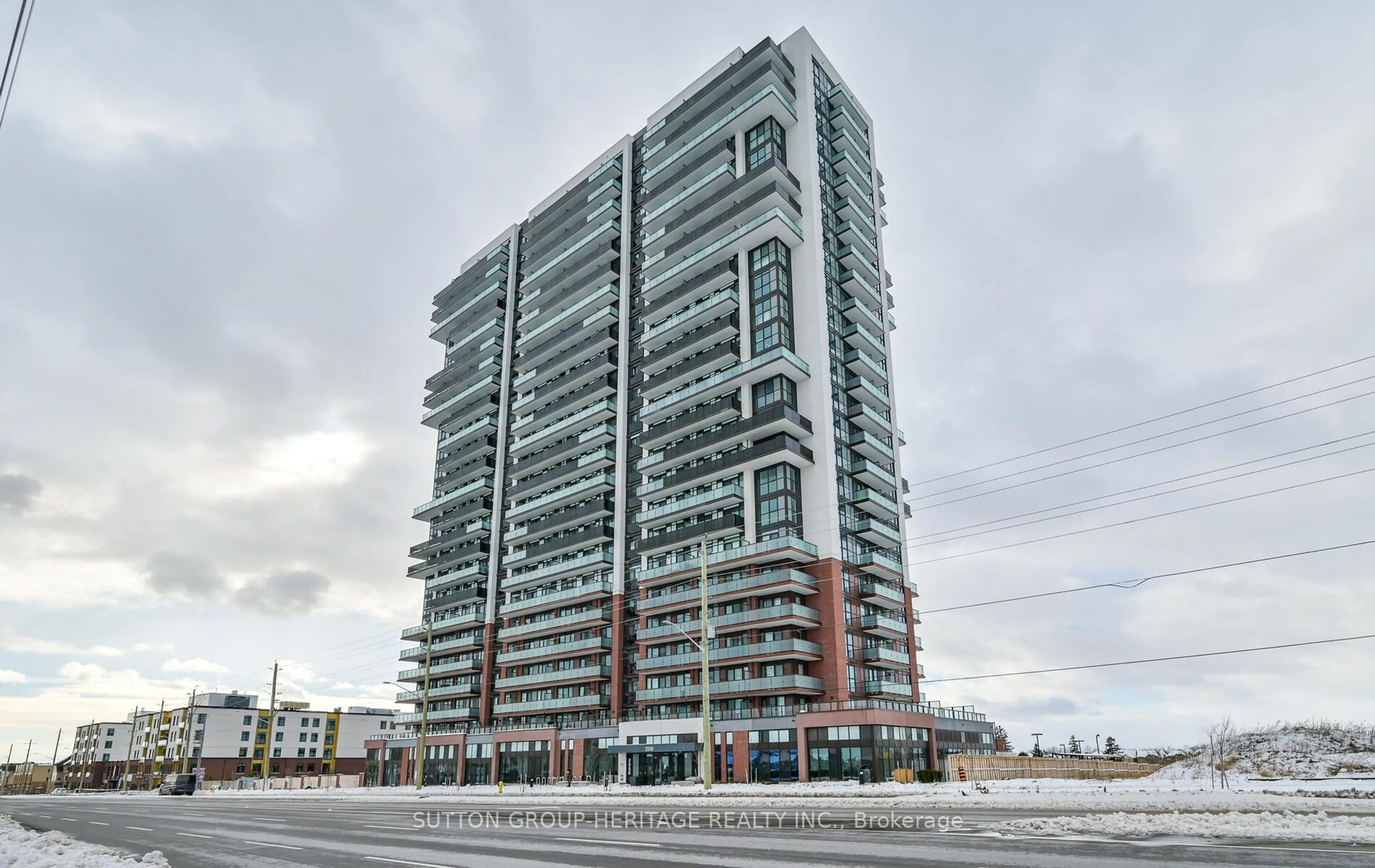 Indoor foyer for 2550 Simcoe St #1215, Oshawa Ontario L1L 0R5