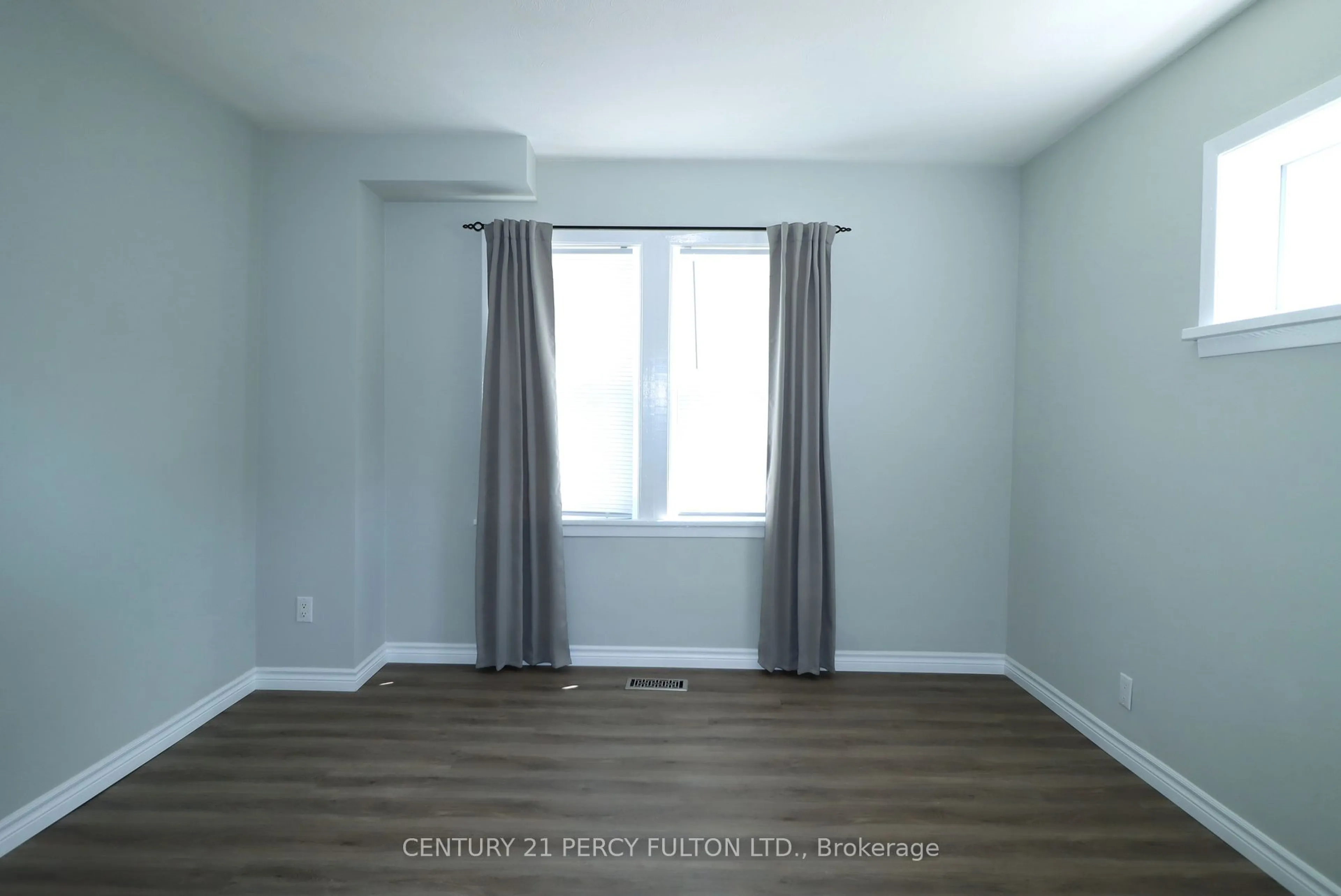 A pic of a room for 164 Centre St, Oshawa Ontario L1G 4C3