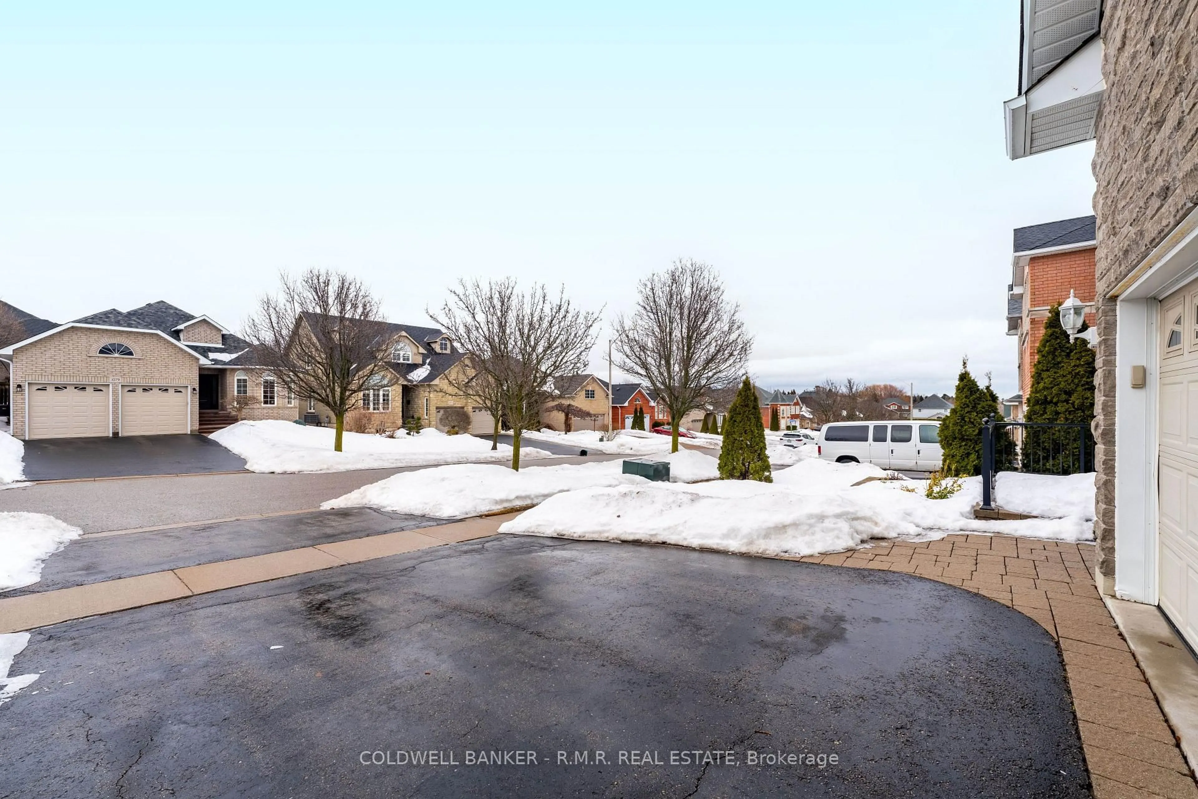 A pic from outside/outdoor area/front of a property/back of a property/a pic from drone, unknown for 1078 Interlake Dr, Oshawa Ontario L1K 2M6