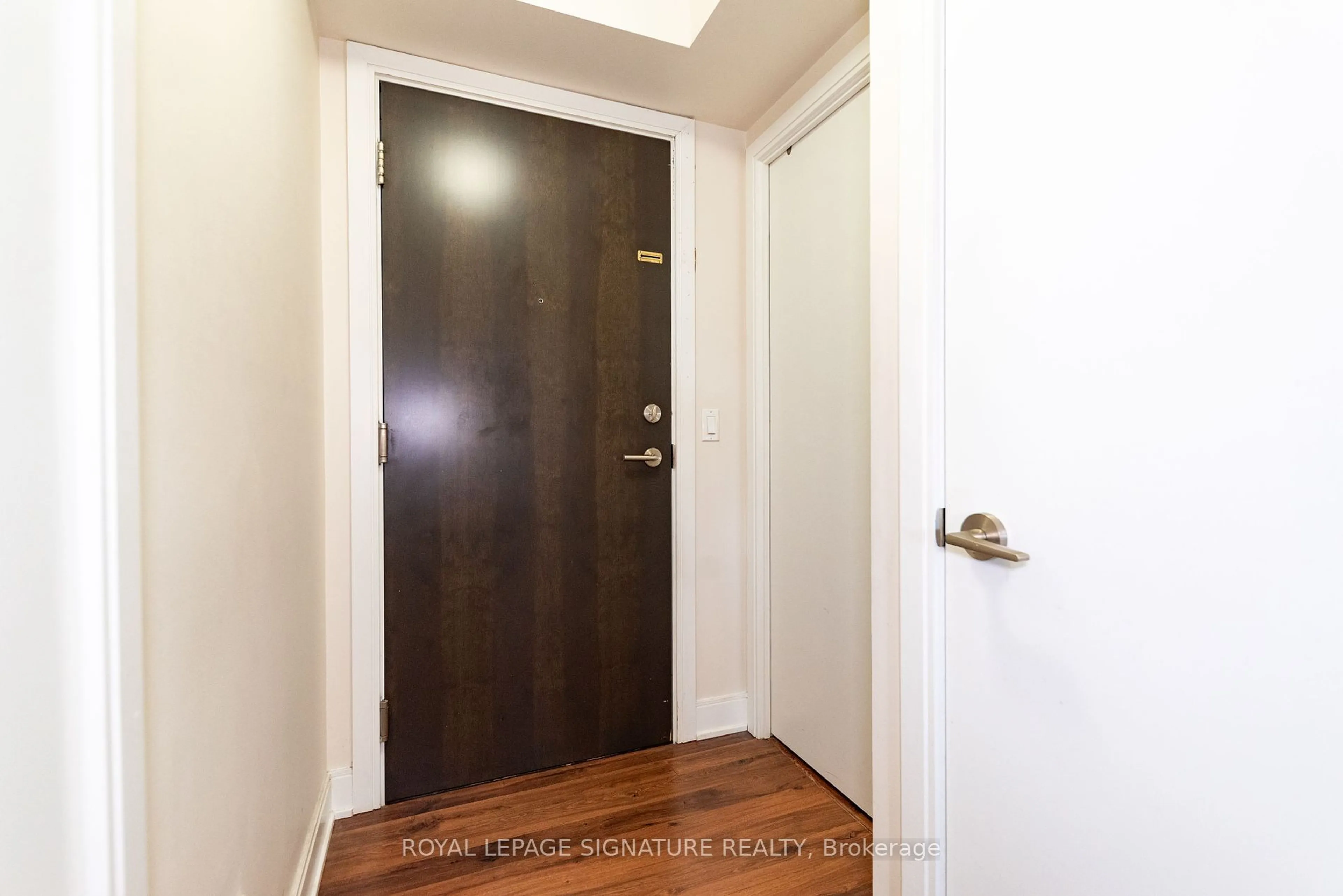 Indoor entryway for 135 Village Green Sq #1423, Toronto Ontario M1S 0G4