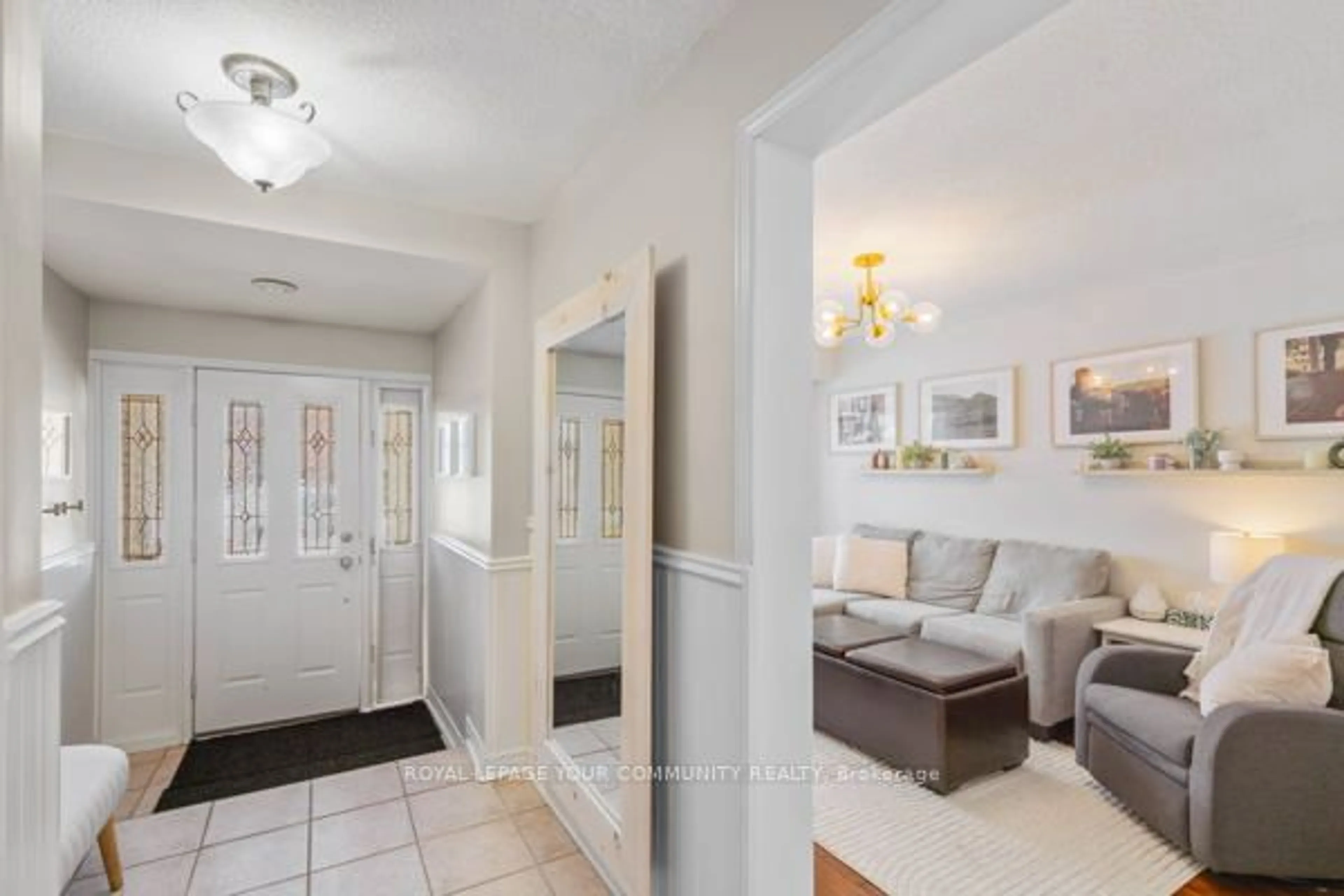 Indoor entryway for 787 Hedgerow Pl, Pickering Ontario L1V 3H2